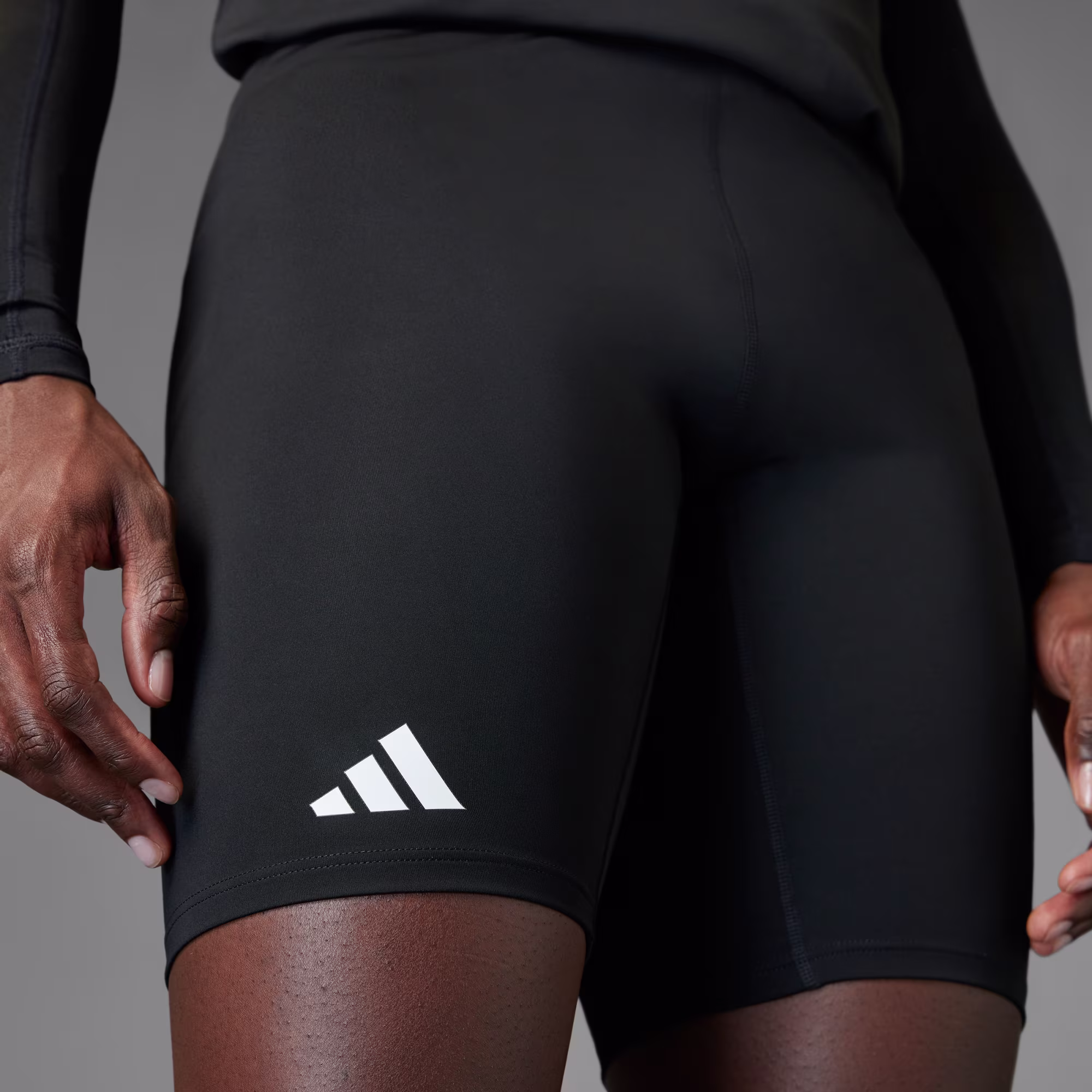 Adidas მამაკაცის შორტი ADIZERO E S TGT