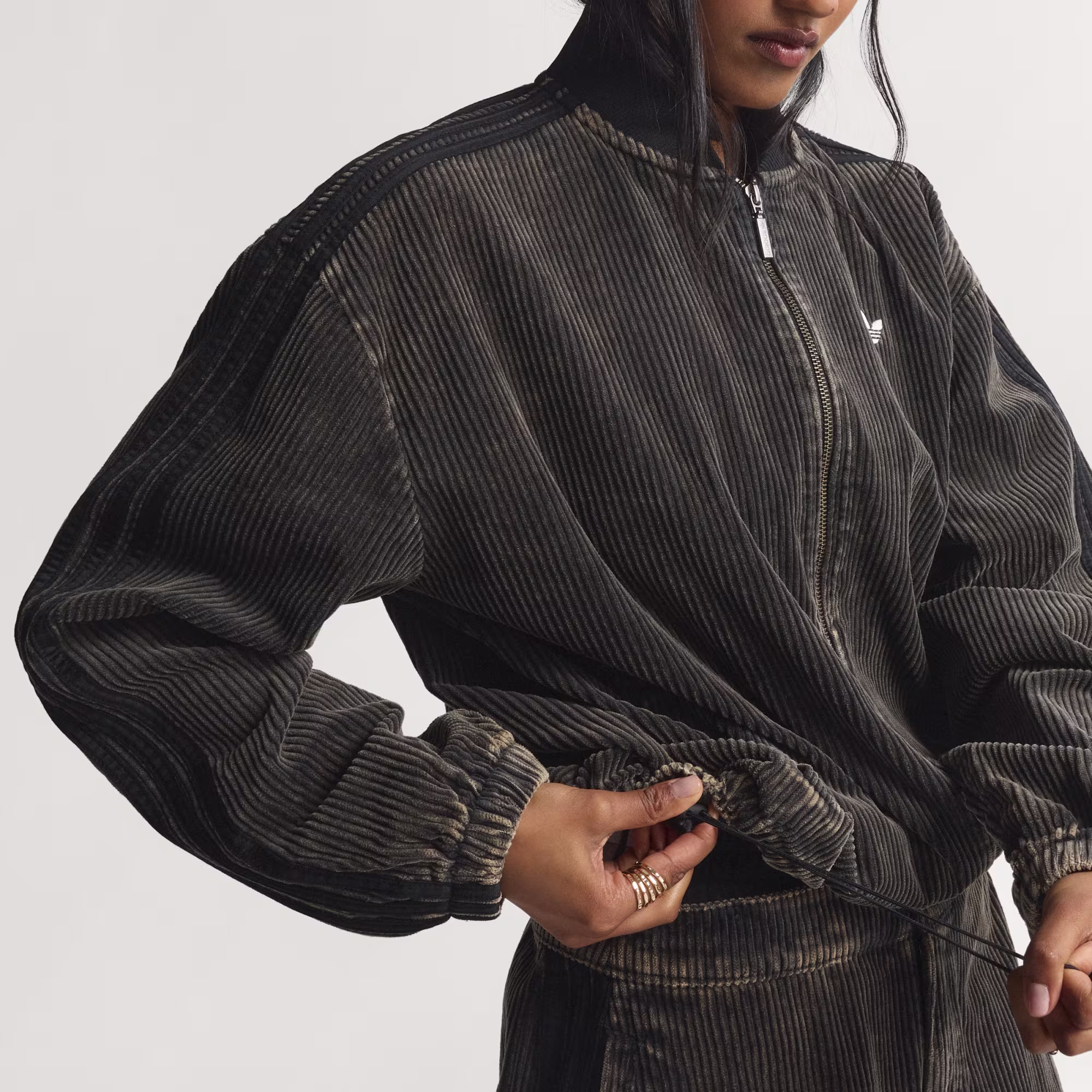 Adidas ქალის ჯემპრი SST JKT