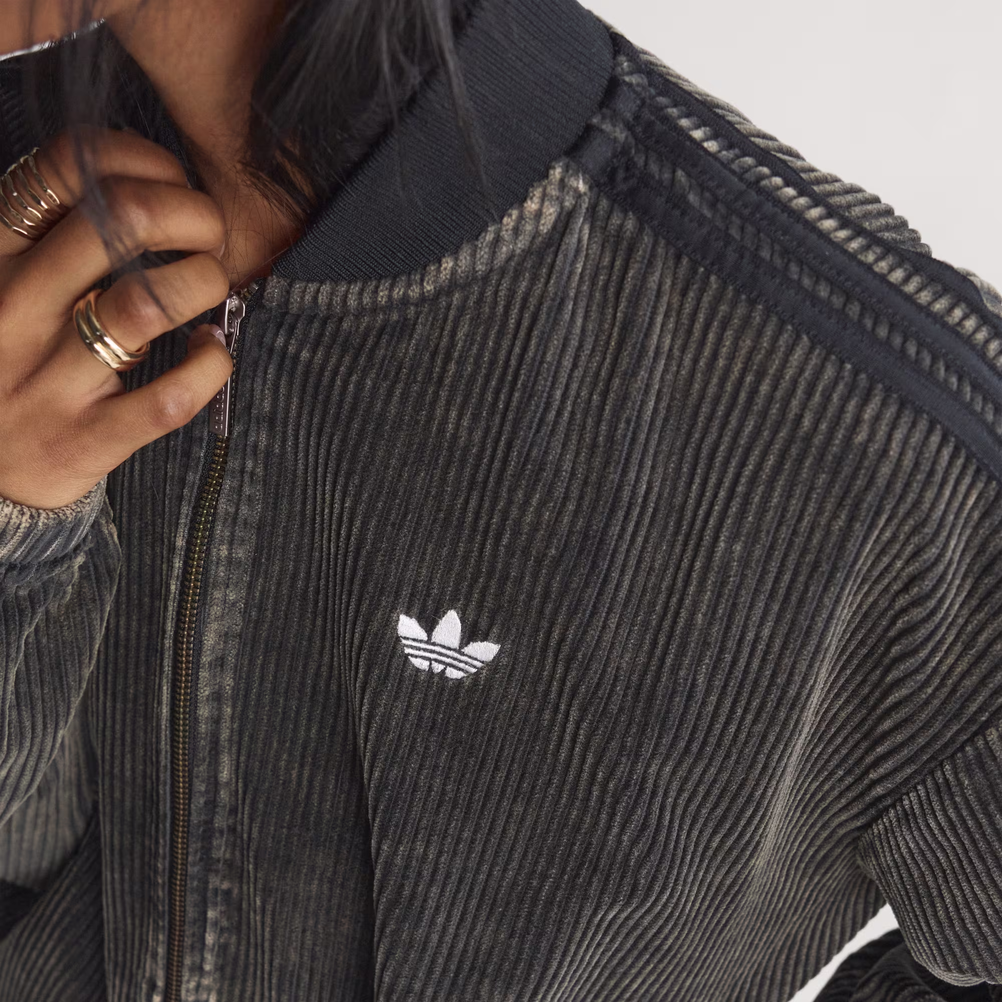 Adidas ქალის ჯემპრი SST JKT