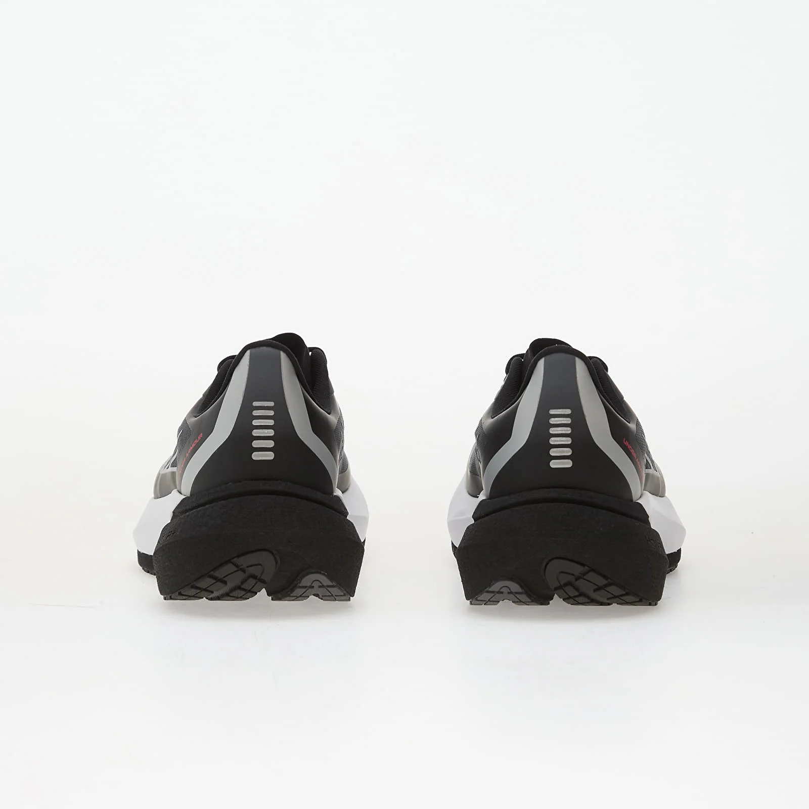 Under Armour მამაკაცის სპორტული ფეხსაცმელი