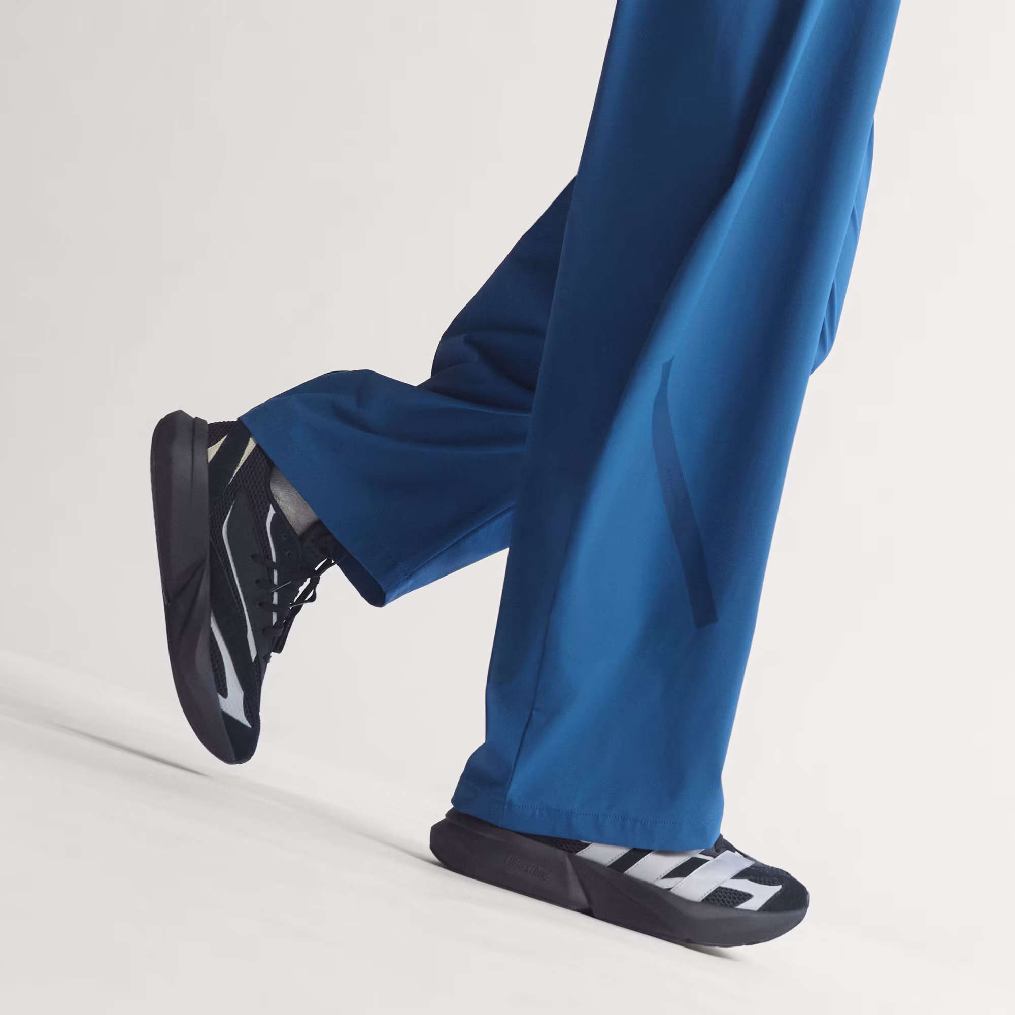Adidas ქალის შარვალი W Z.N.E. WV PT