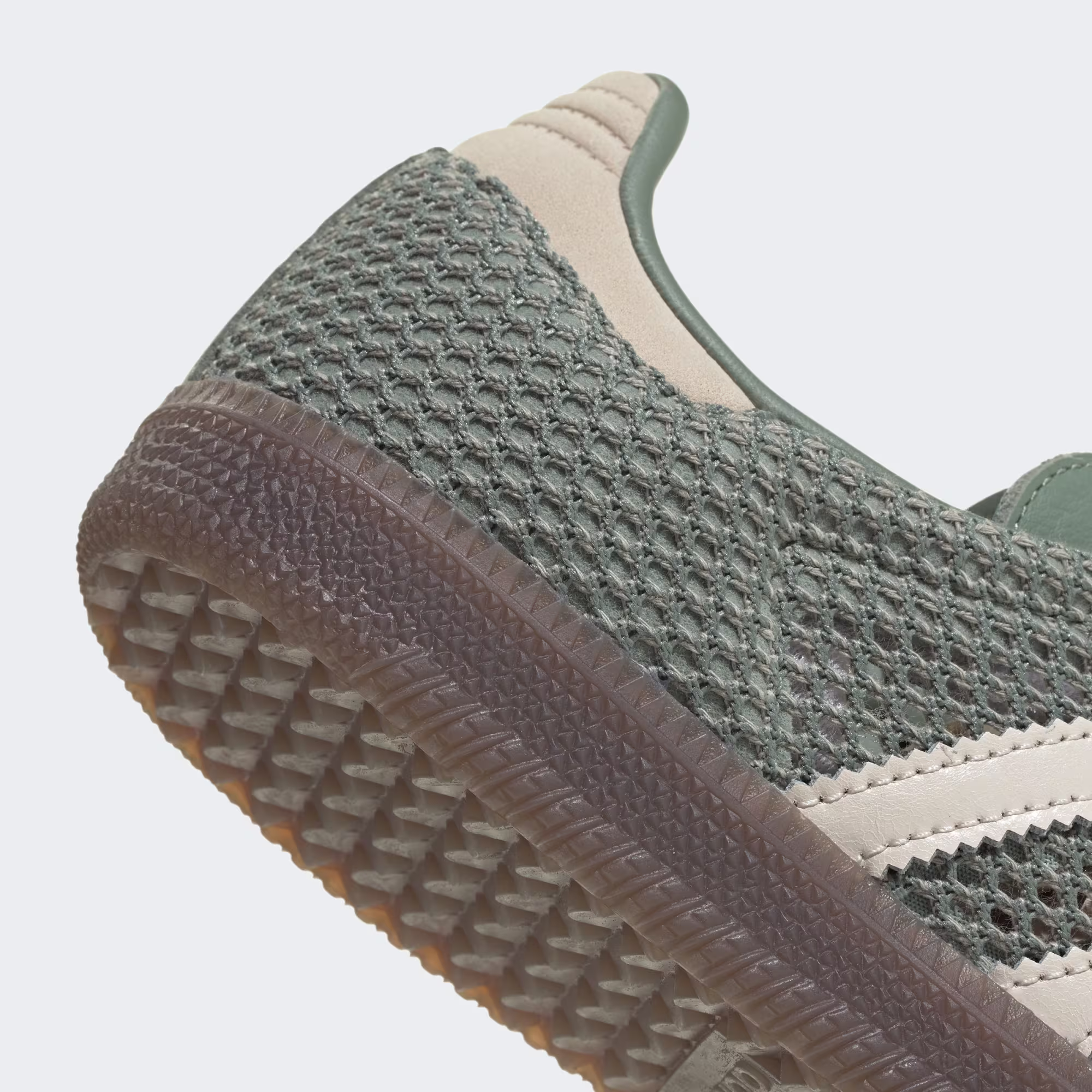 Adidas ქალის სპორტული ფეხსაცმელი