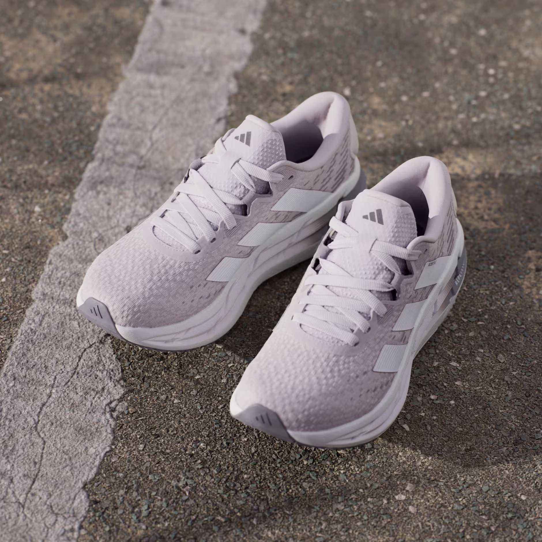 Adidas ქალის სპორტული ფეხსაცმელი
