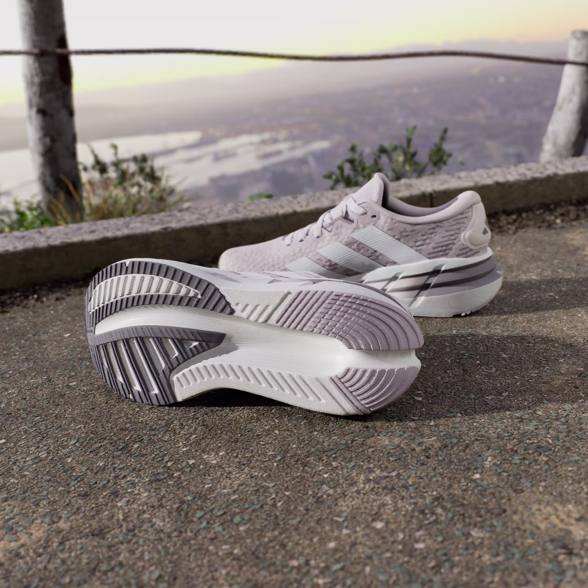 Adidas ქალის სპორტული ფეხსაცმელი