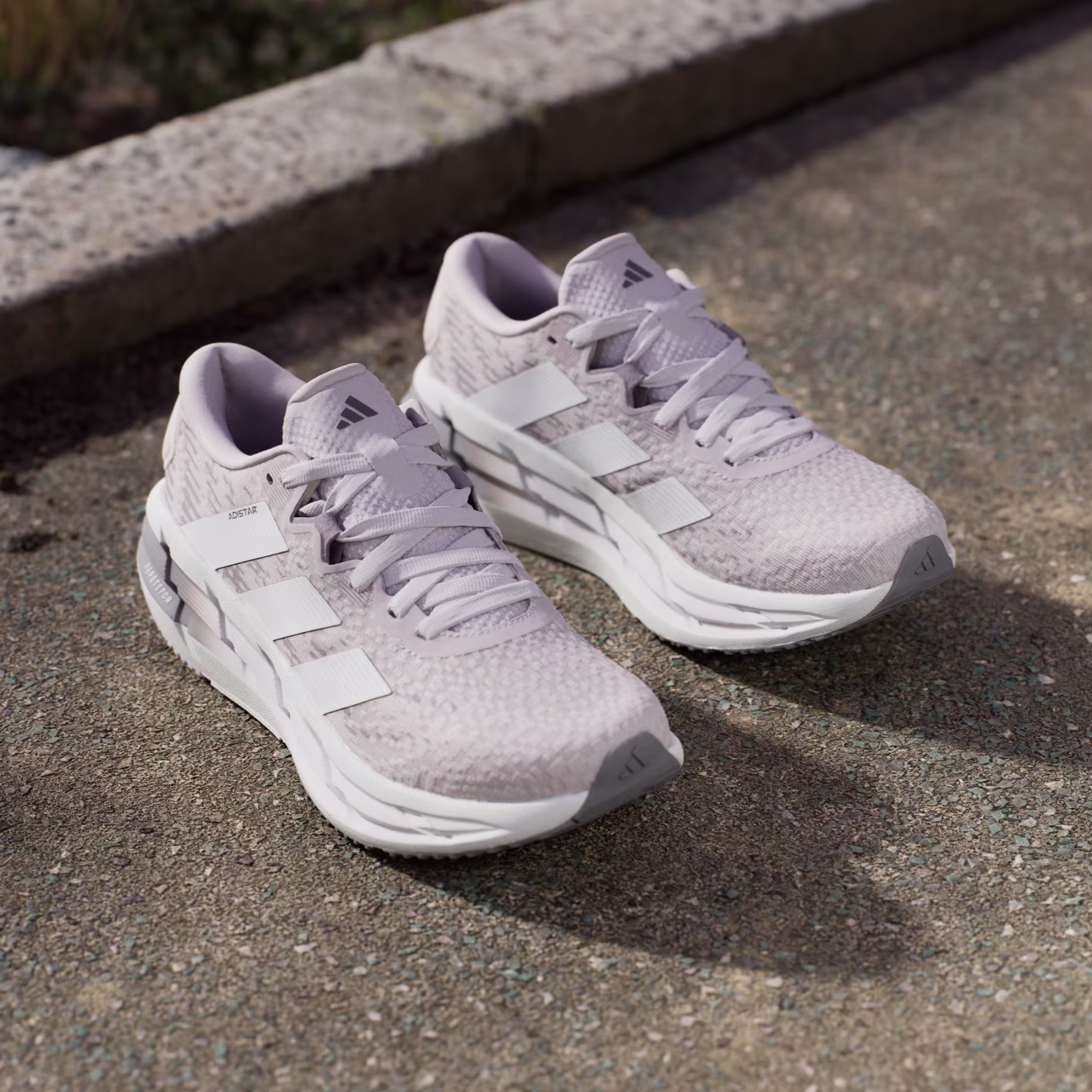 Adidas ქალის სპორტული ფეხსაცმელი