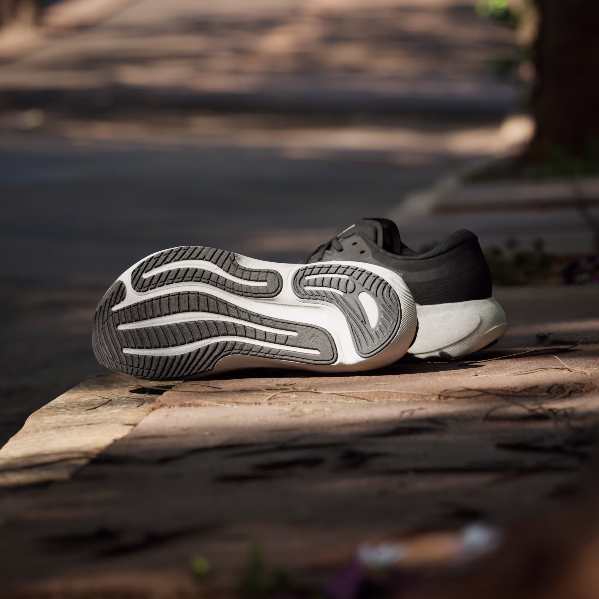 Adidas მამაკაცის სპორტული ფეხსაცმელი