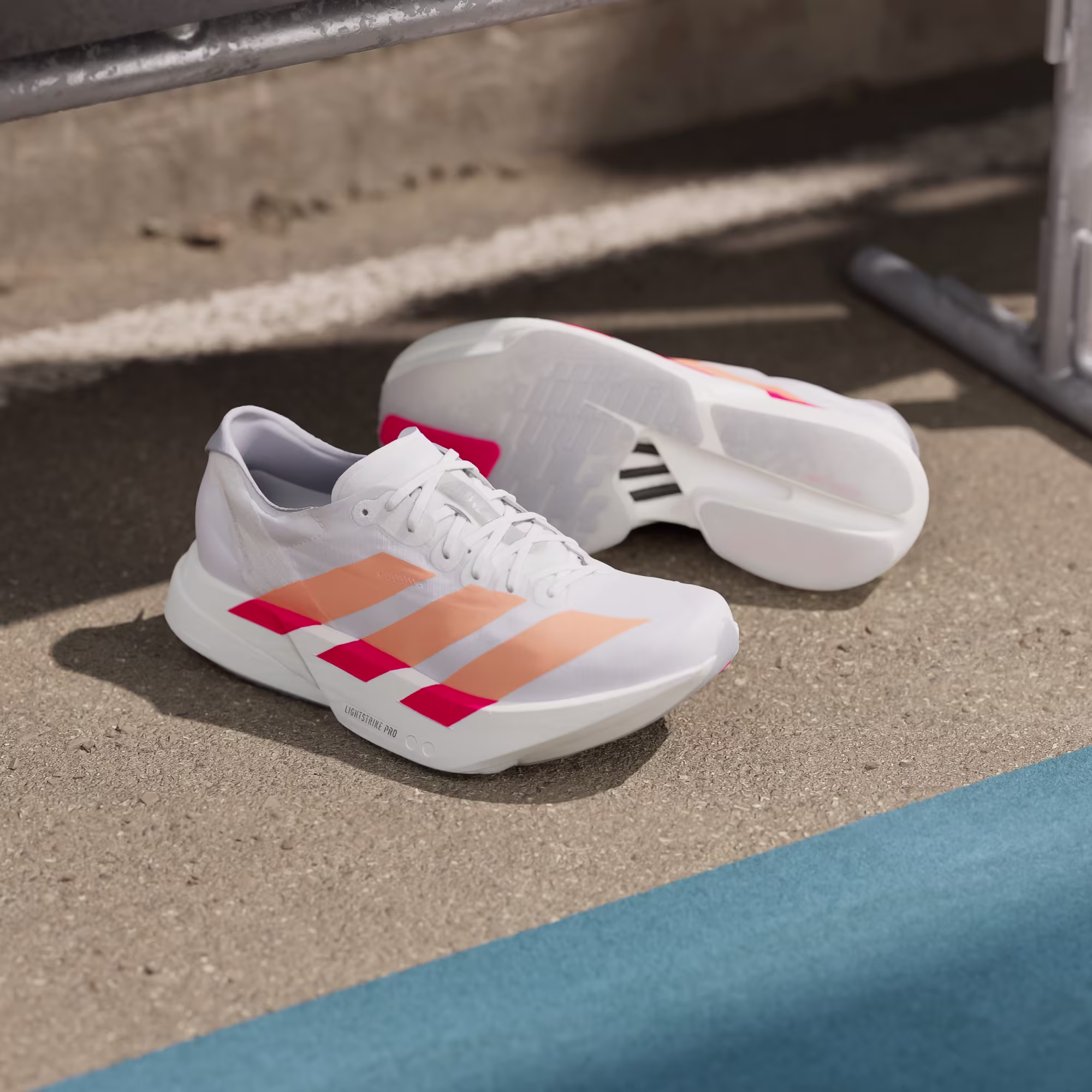 Adidas ქალის სპორტული ფეხსაცმელი