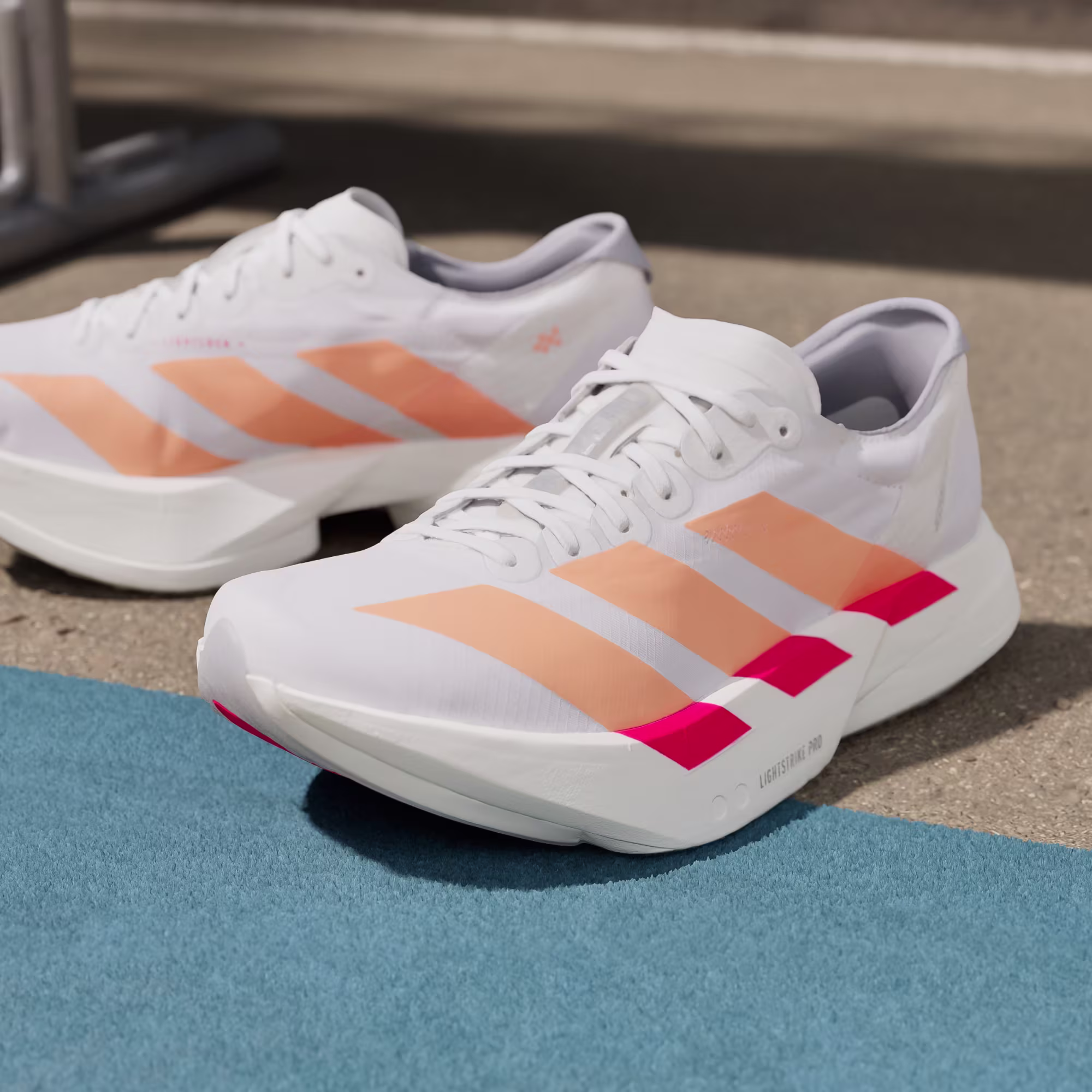 Adidas ქალის სპორტული ფეხსაცმელი