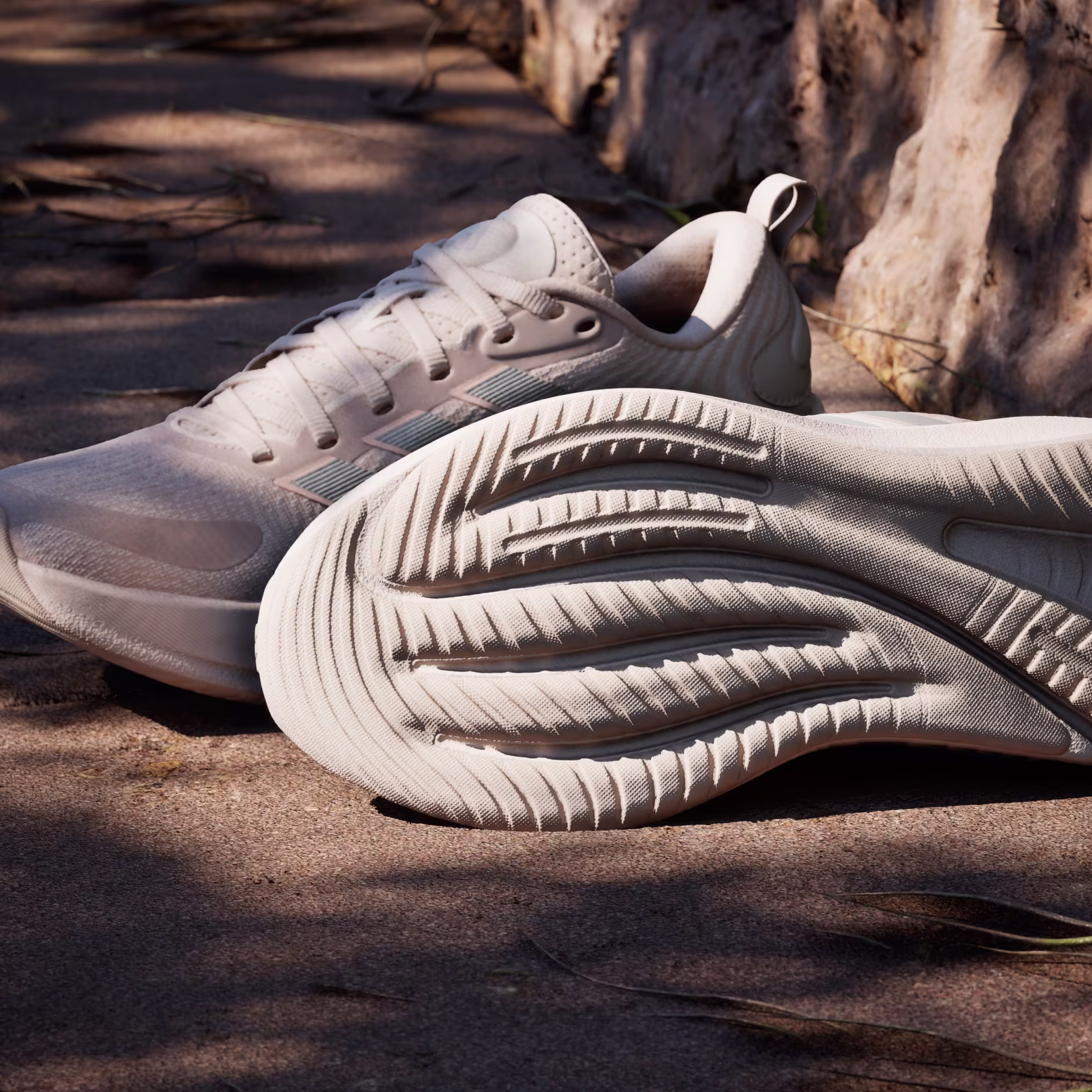 Adidas ქალის სპორტული ფეხსაცმელი