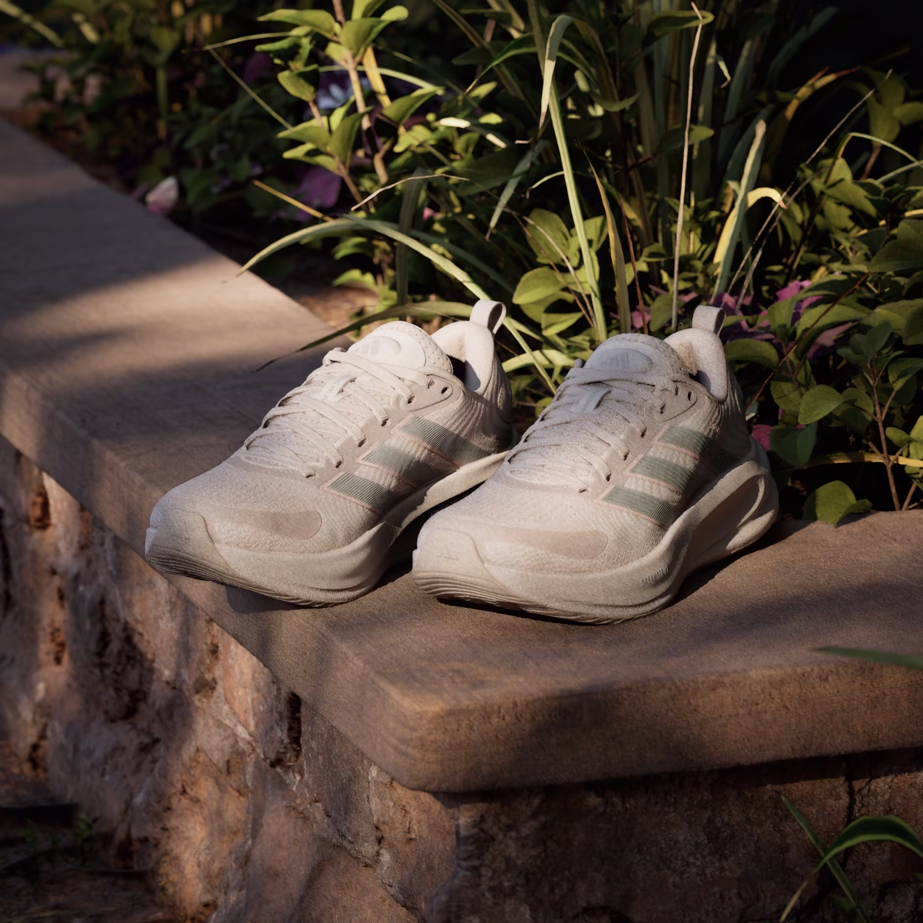 Adidas ქალის სპორტული ფეხსაცმელი