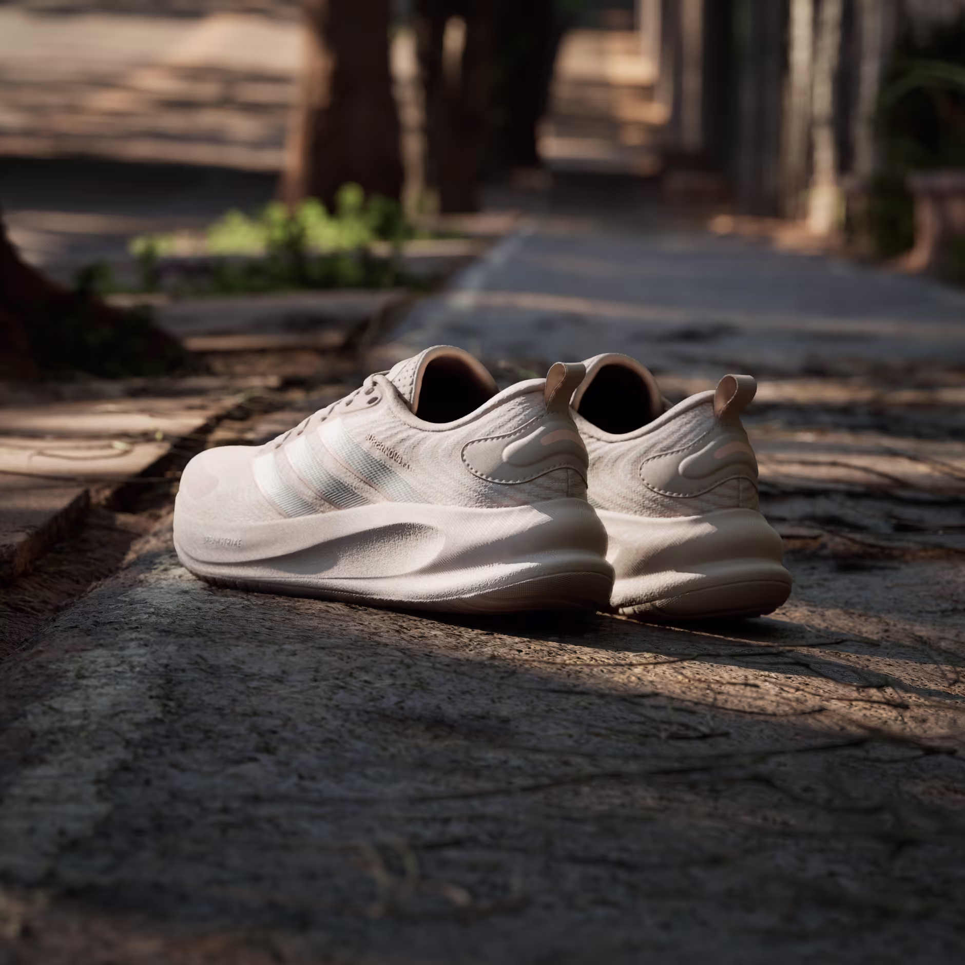 Adidas ქალის სპორტული ფეხსაცმელი