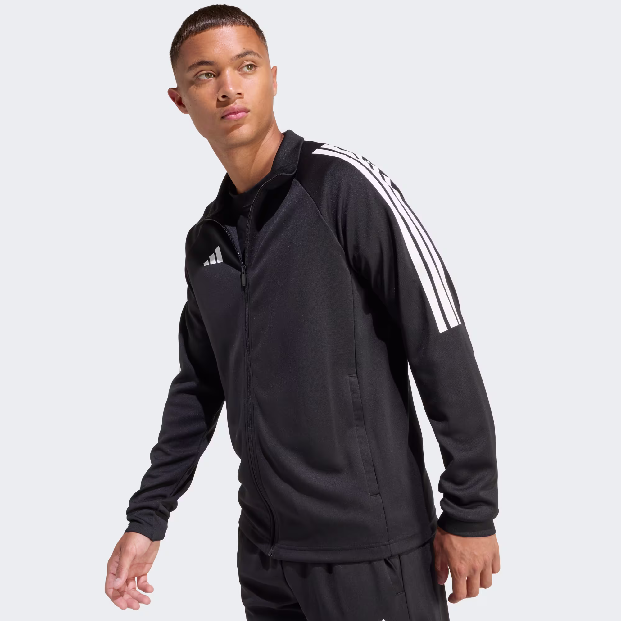 Adidas მამაკაცის სპორტული კომპლექტი
