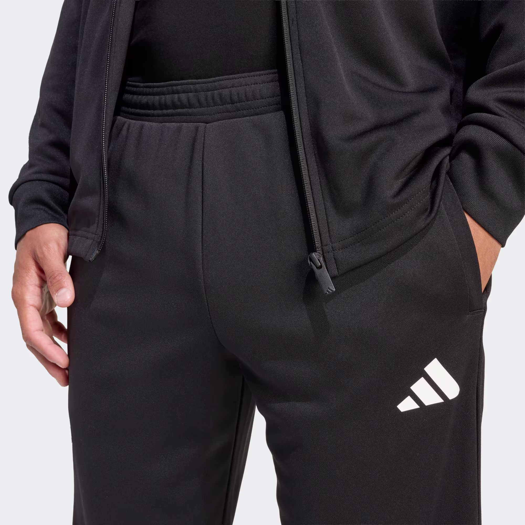 Adidas მამაკაცის სპორტული კომპლექტი