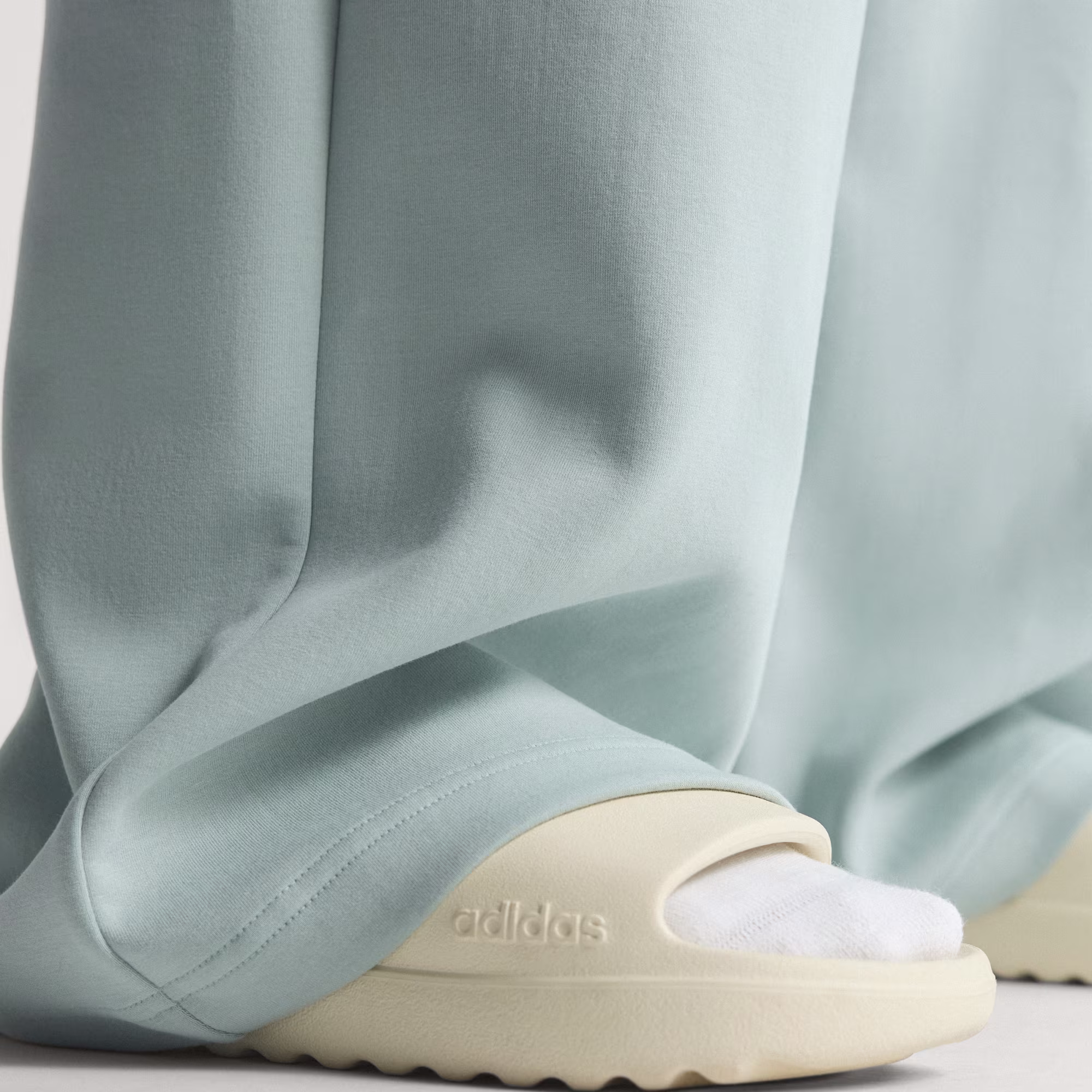 Adidas ქალის შარვალი