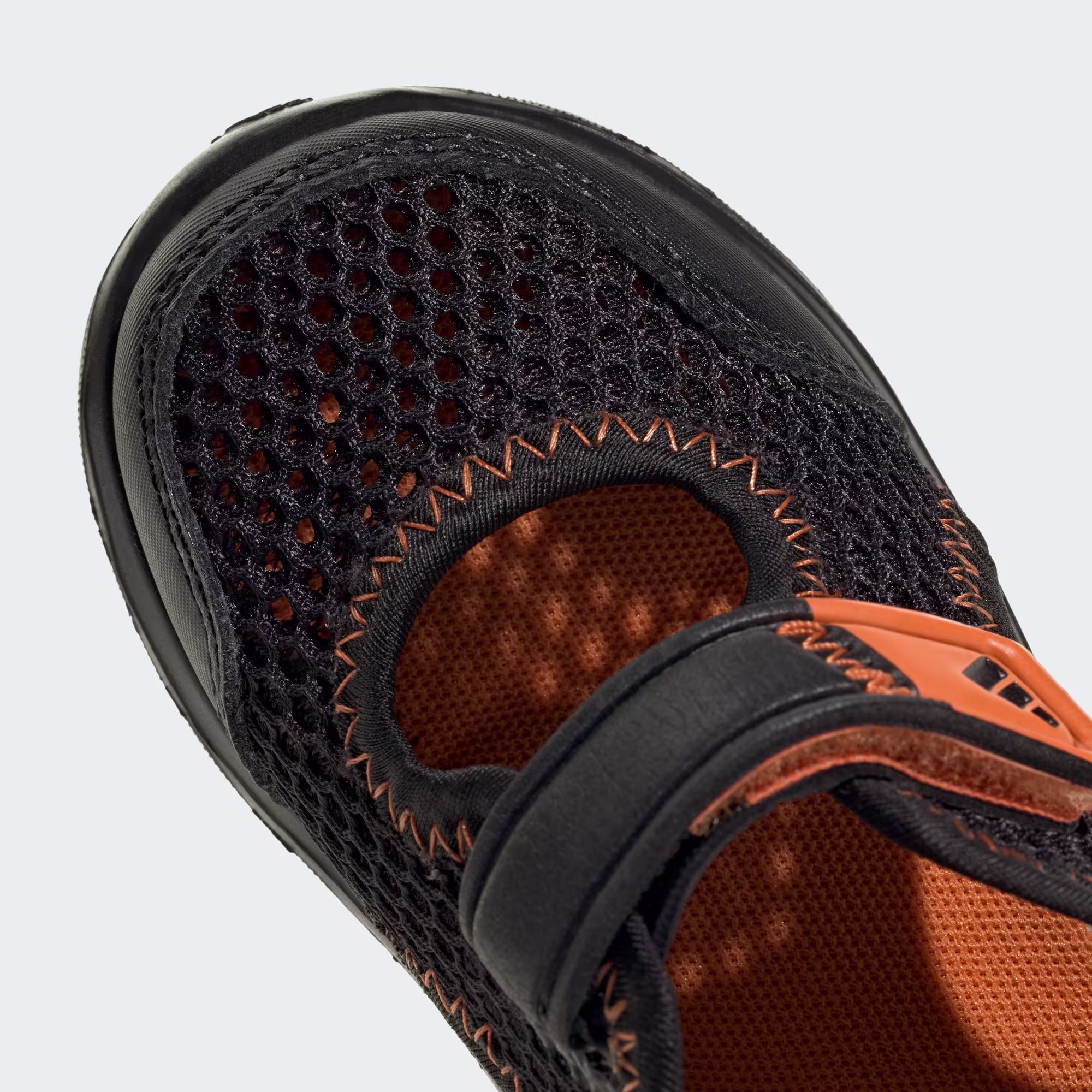 Adidas ბავშვის სპორტული ფეხსაცმელი