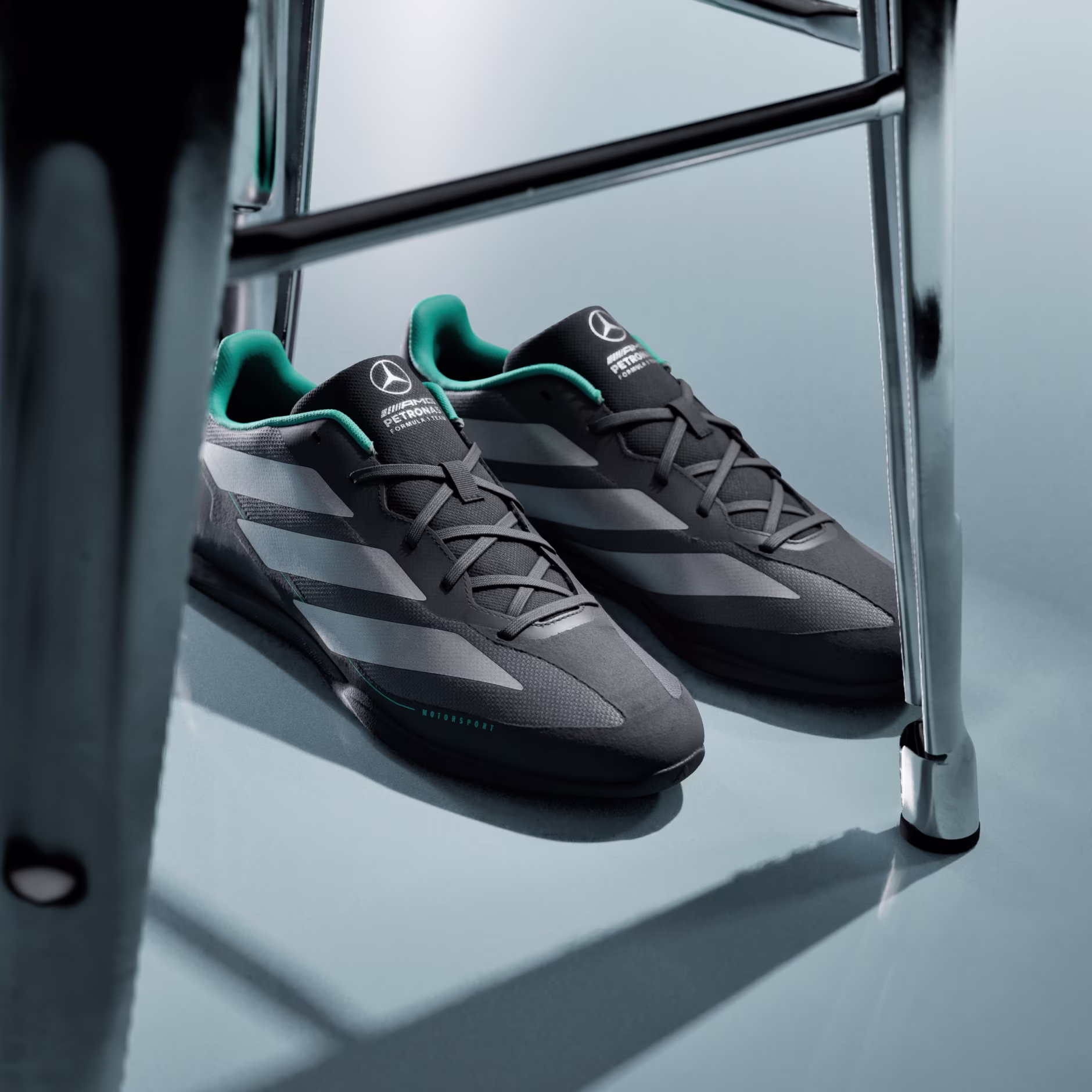 Adidas მამაკაცის სპორტული ფეხსაცმელი
