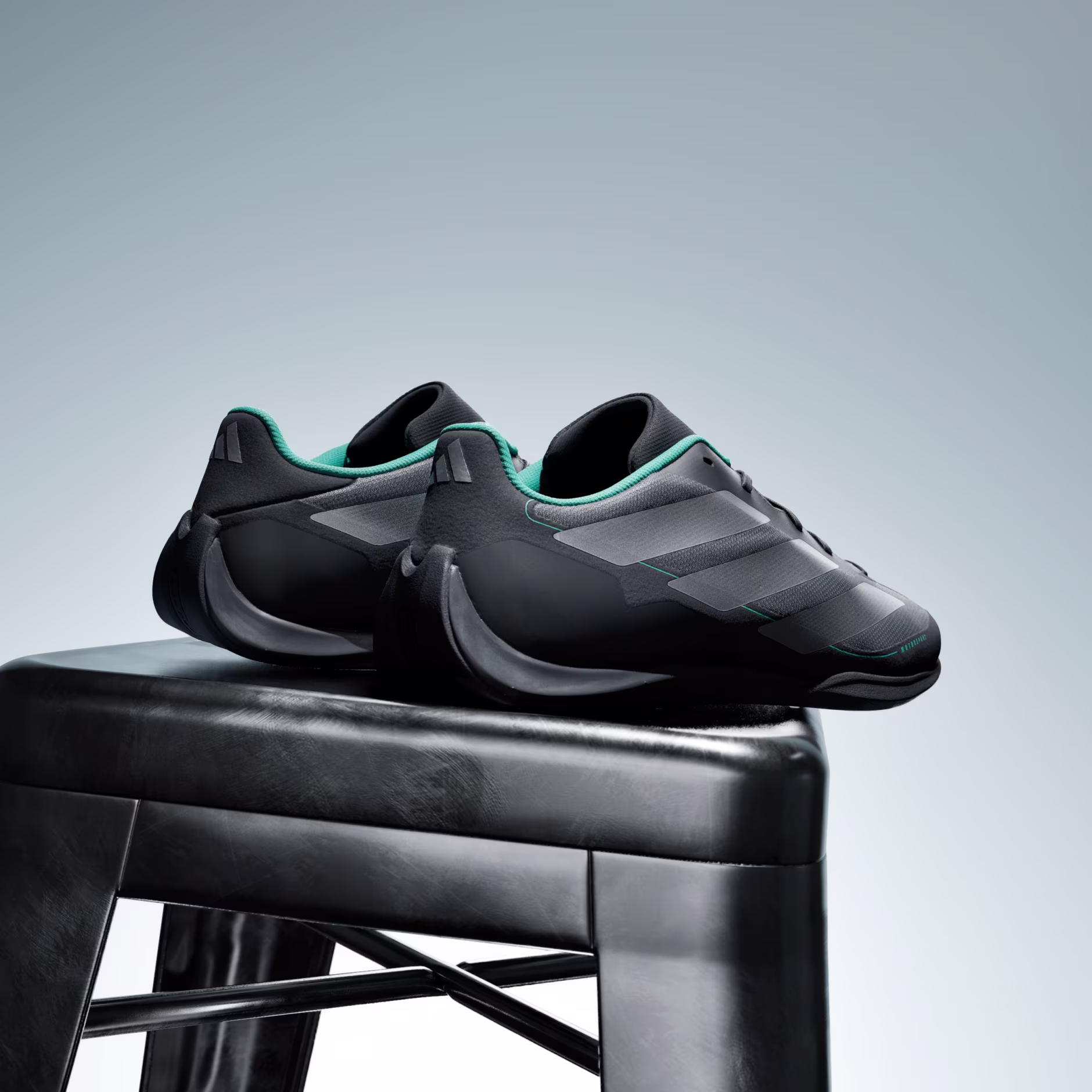 Adidas მამაკაცის სპორტული ფეხსაცმელი