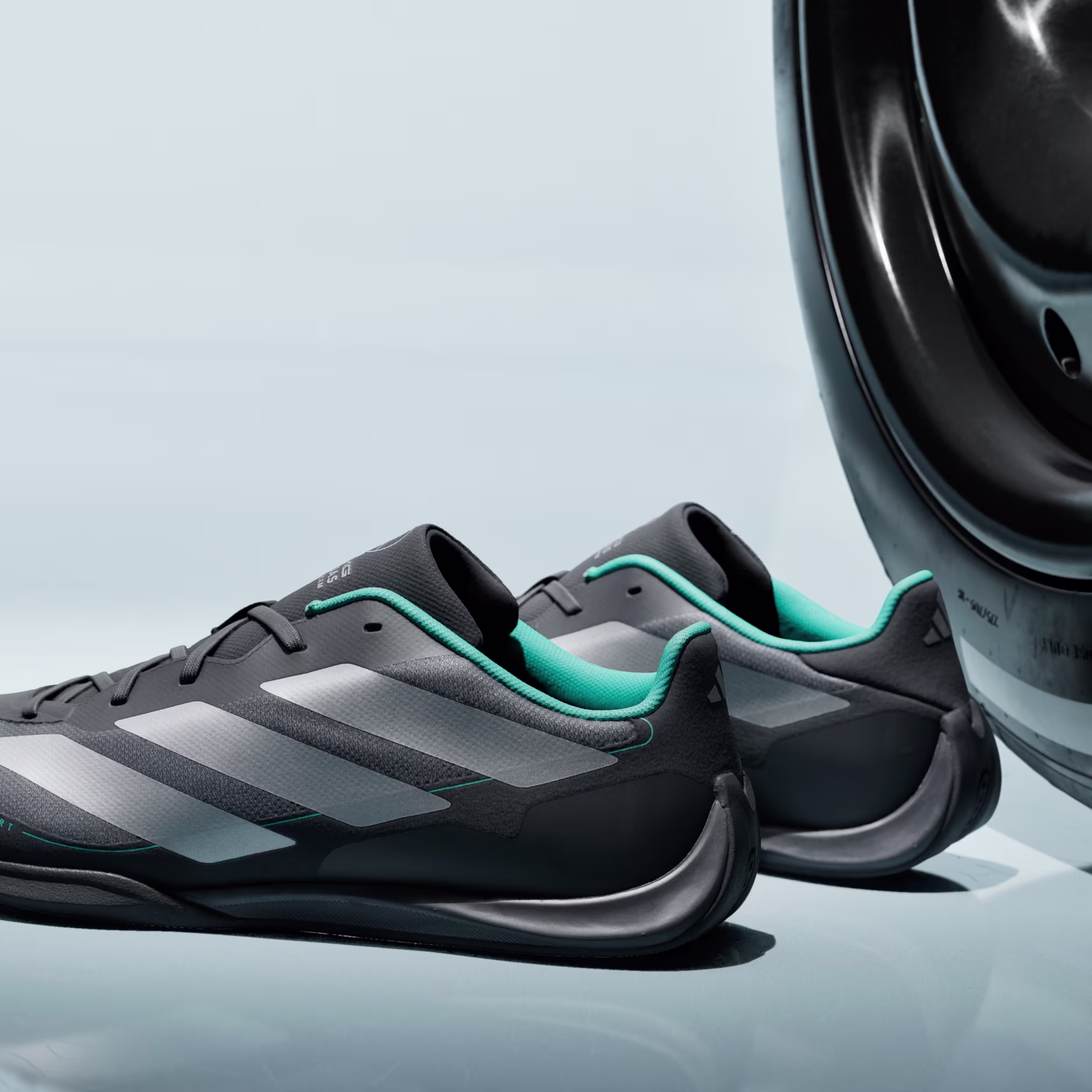 Adidas მამაკაცის სპორტული ფეხსაცმელი