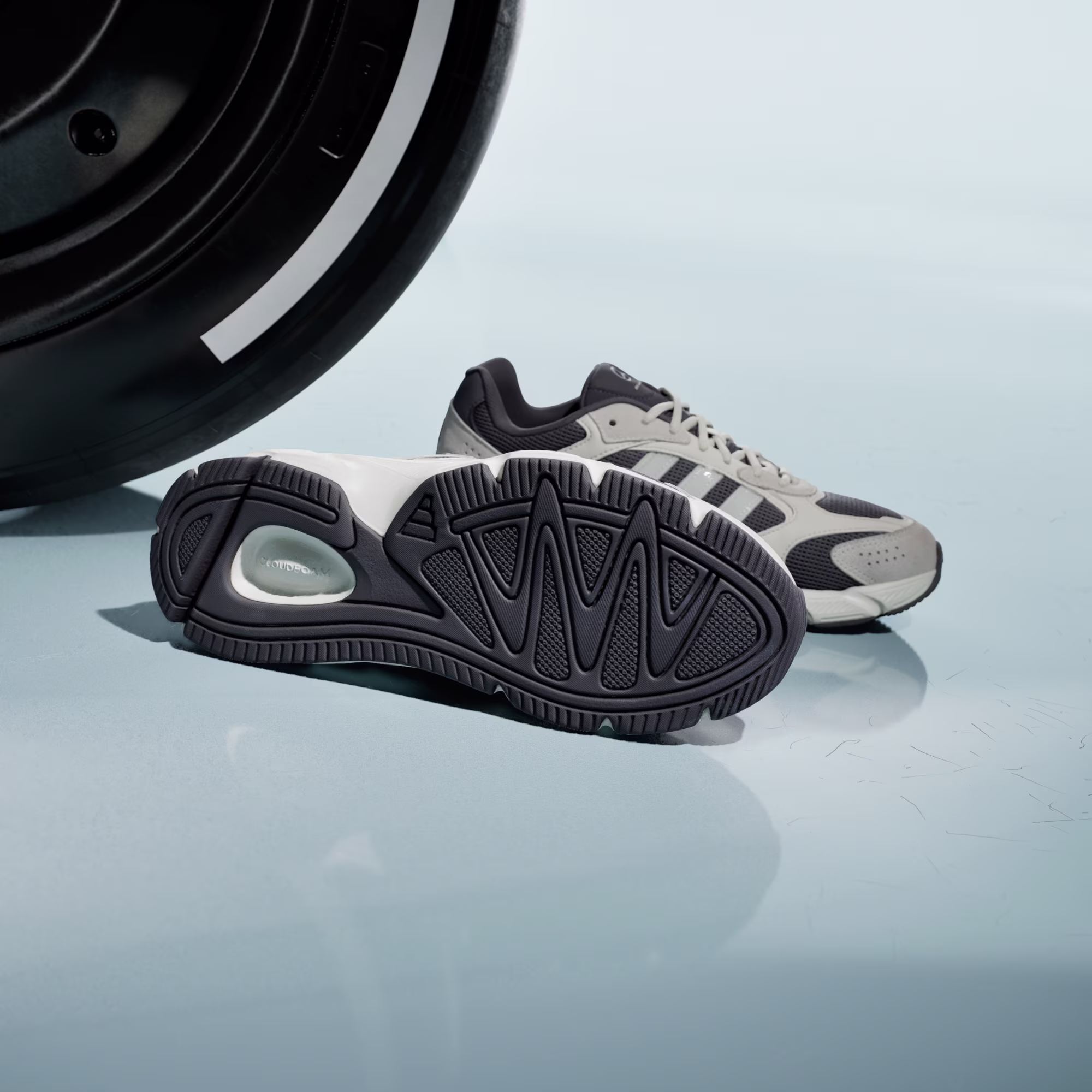 Adidas მამაკაცის სპორტული ფეხსაცმელი