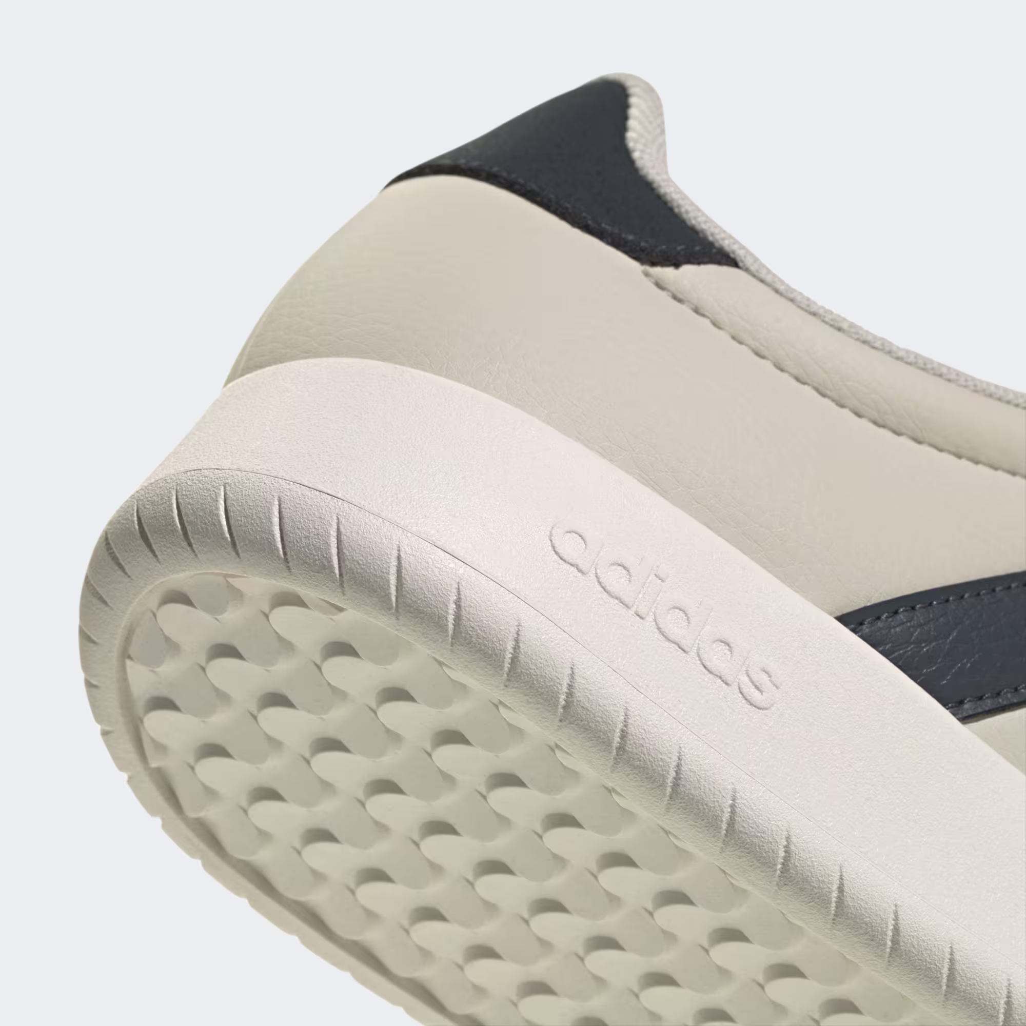 Adidas მამაკაცის სპორტული ფეხსაცმელი