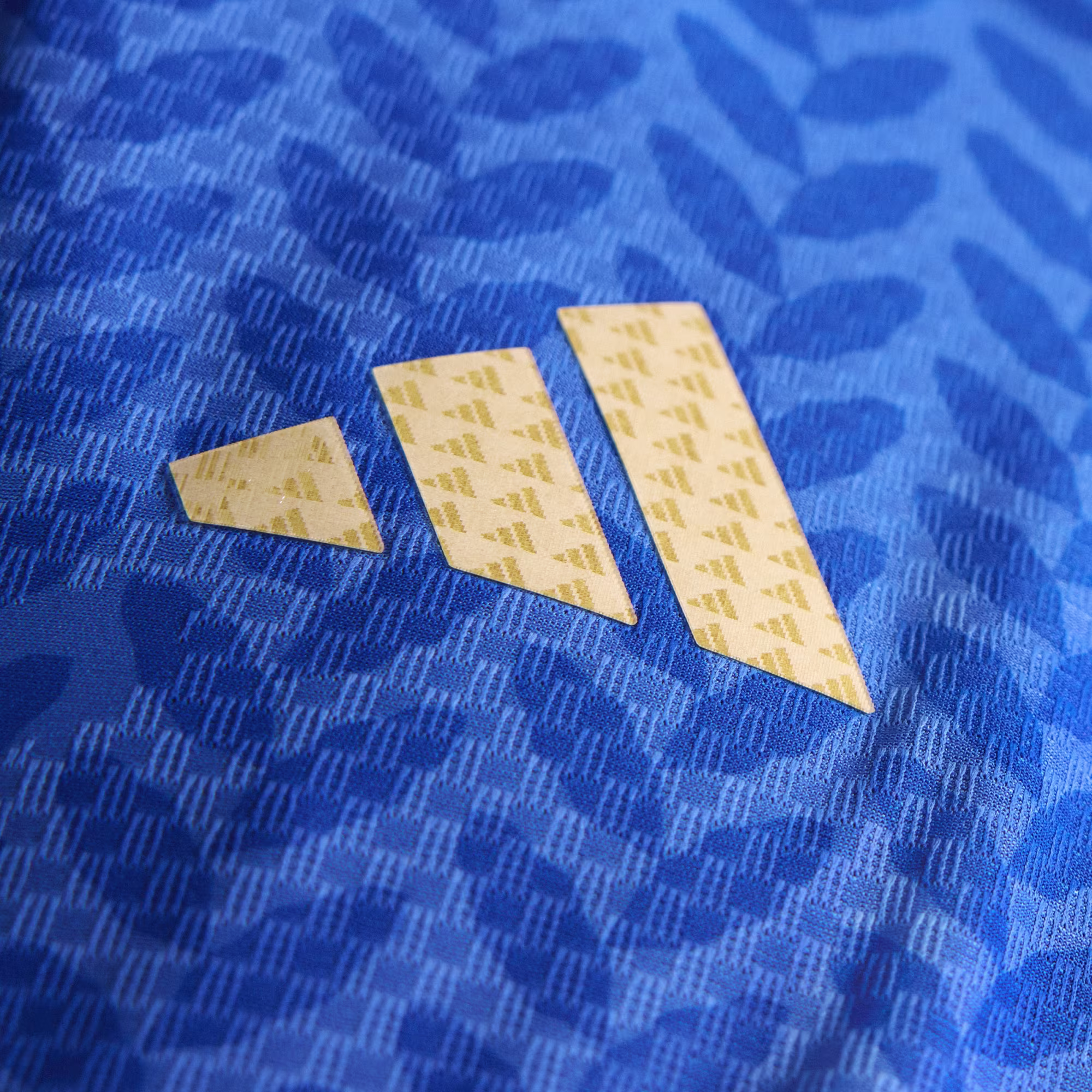 Adidas მამაკაცის მაისური