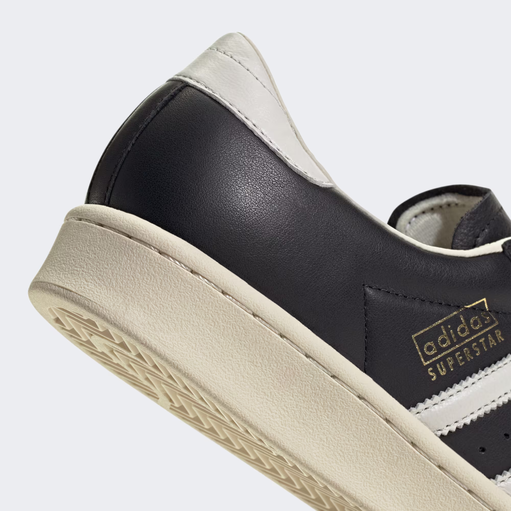Adidas მამაკაცის სპორტული ფეხსაცმელი