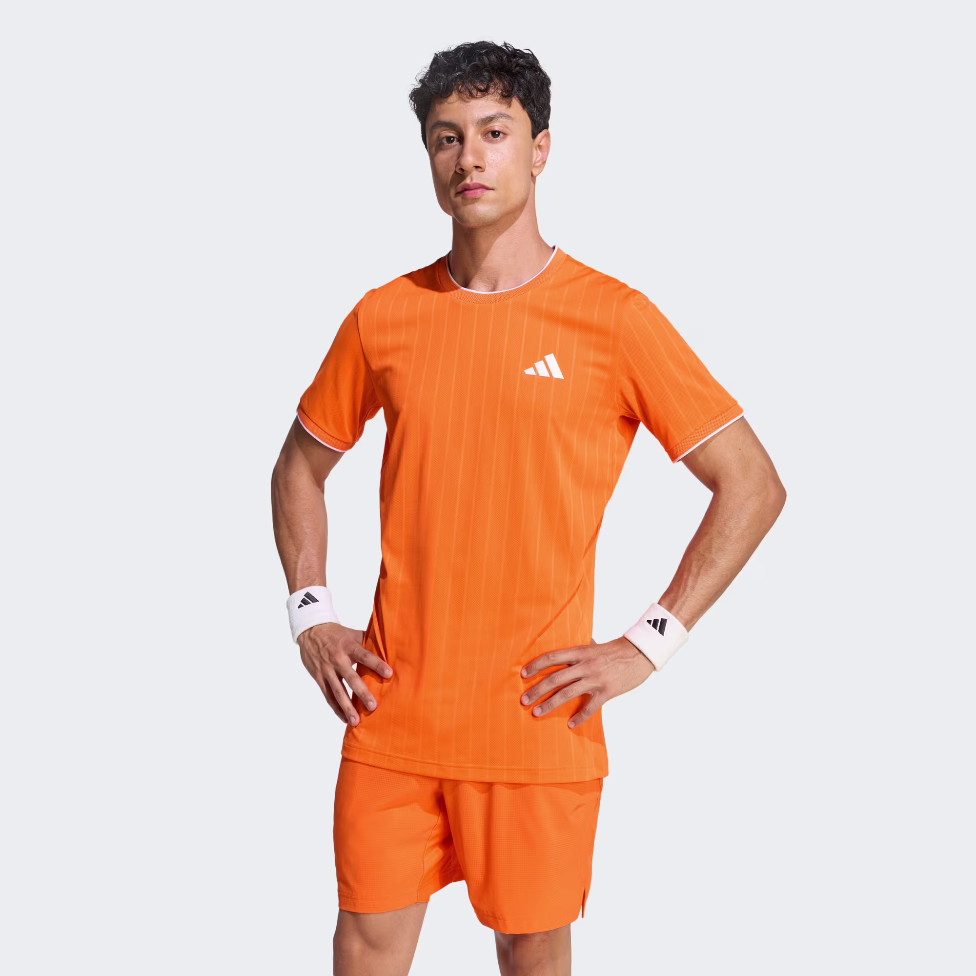 Adidas მამაკაცის მაისური