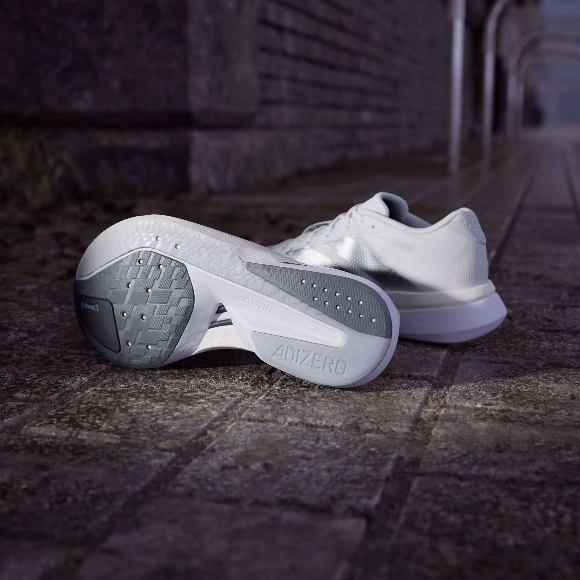 Adidas ქალის სპორტული ფეხსაცმელი