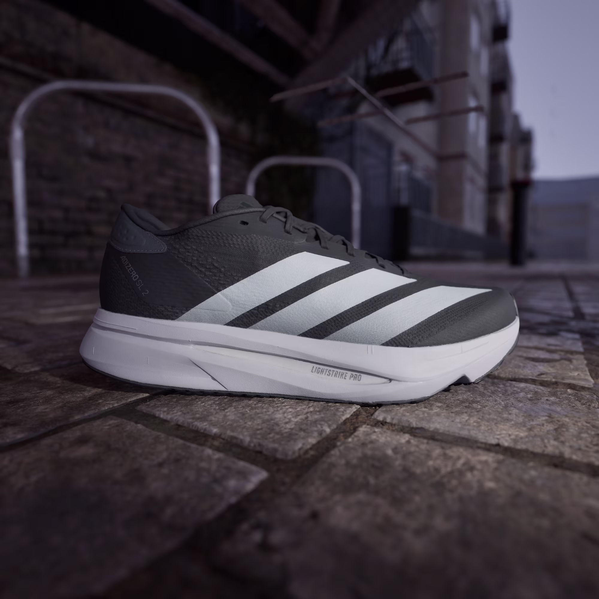 Adidas მამაკაცის სპორტული ფეხსაცმელი