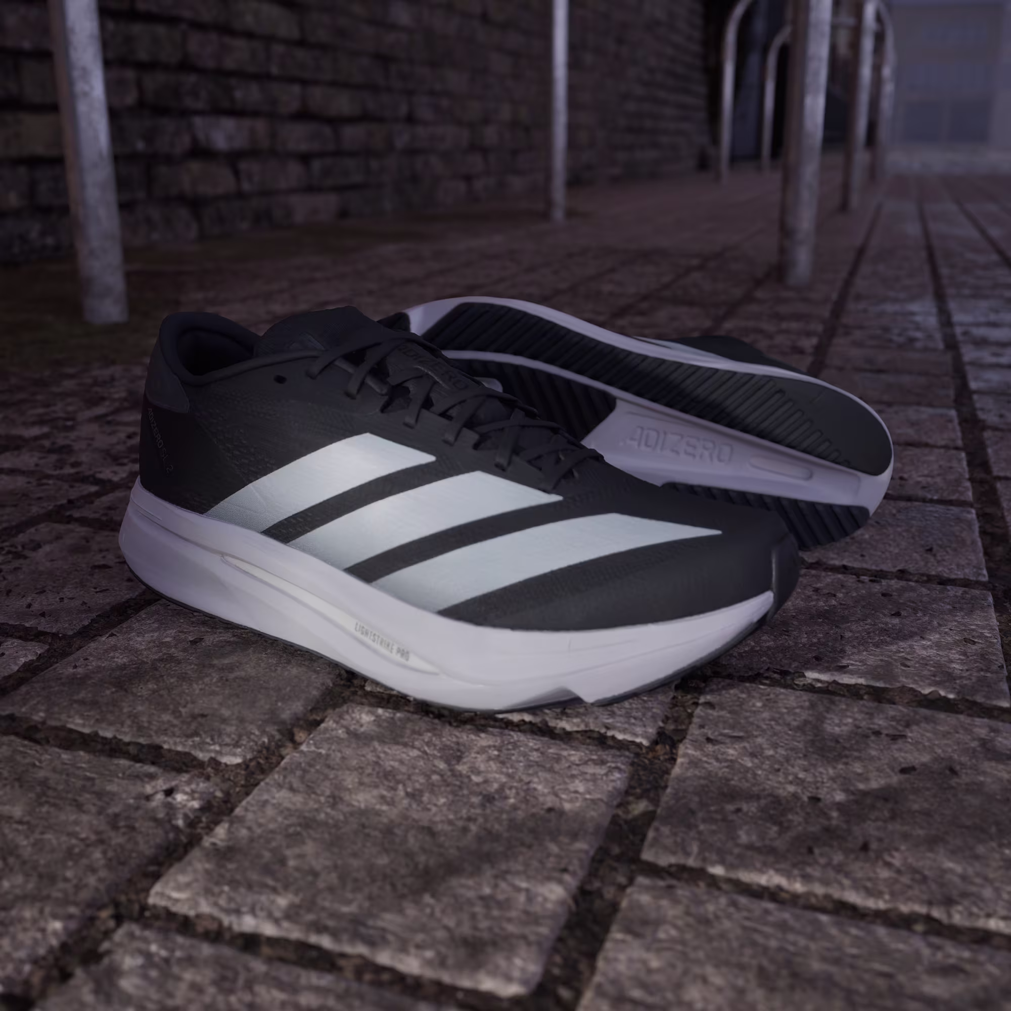 Adidas მამაკაცის სპორტული ფეხსაცმელი