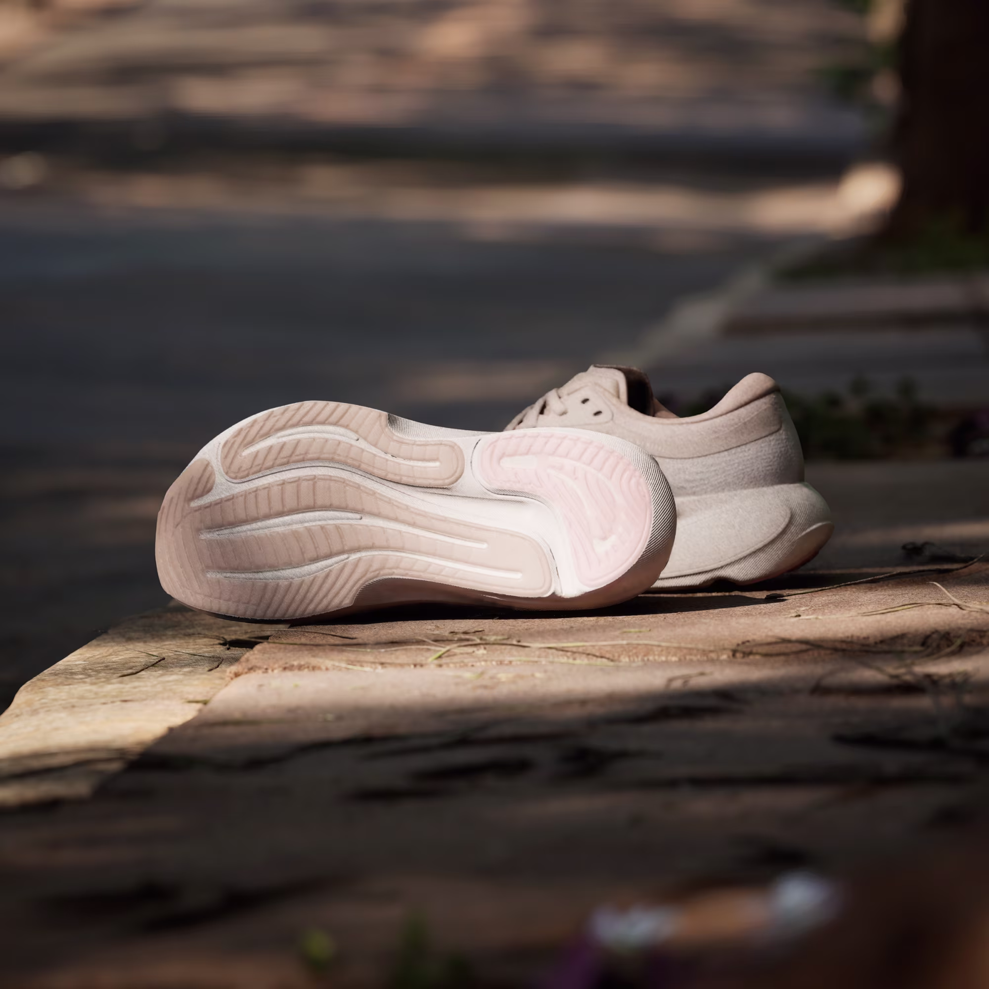 Adidas ქალის სპორტული ფეხსაცმელი