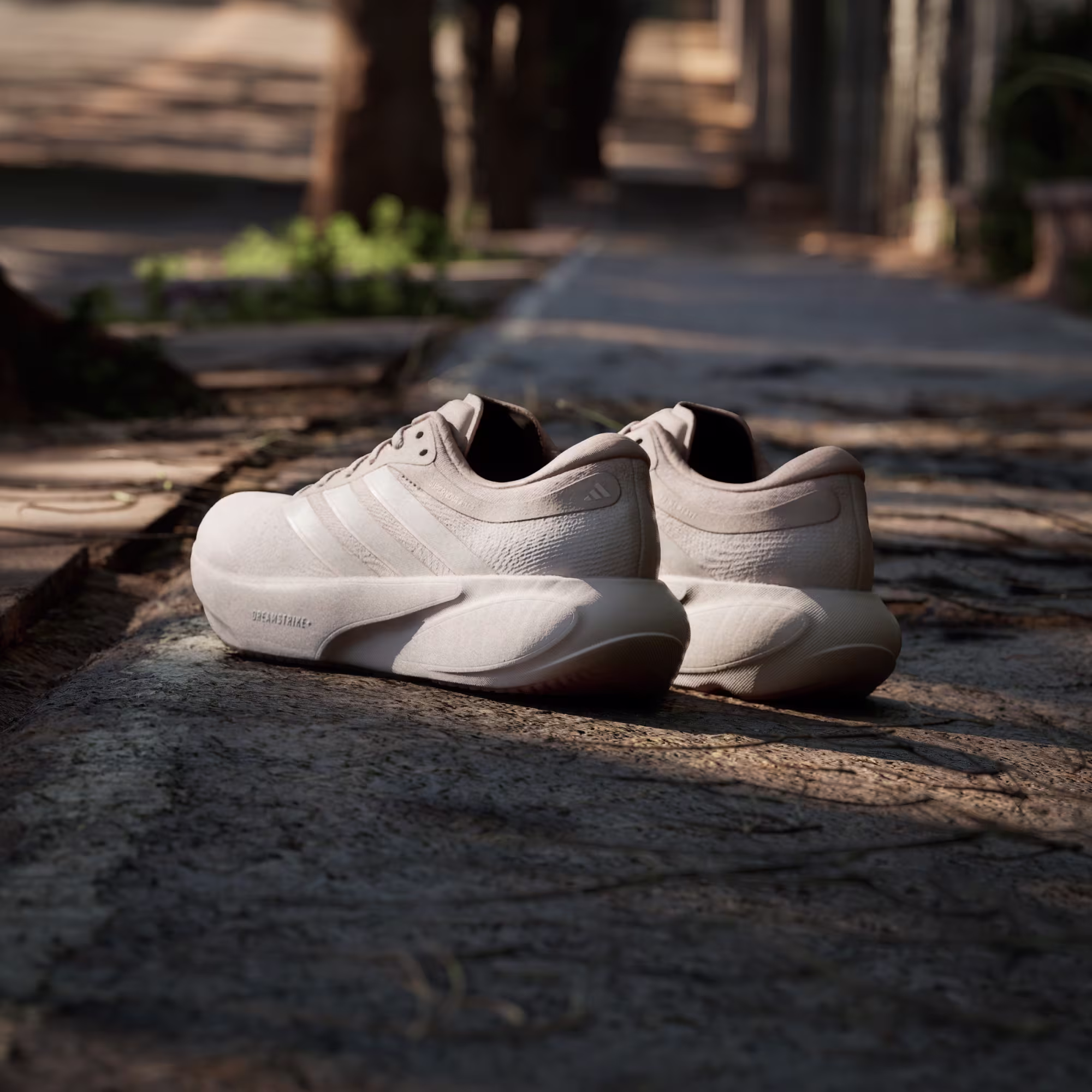 Adidas ქალის სპორტული ფეხსაცმელი