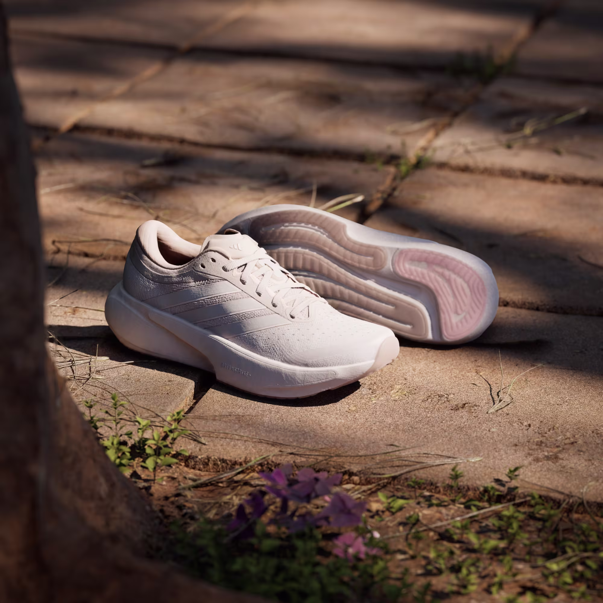 Adidas ქალის სპორტული ფეხსაცმელი
