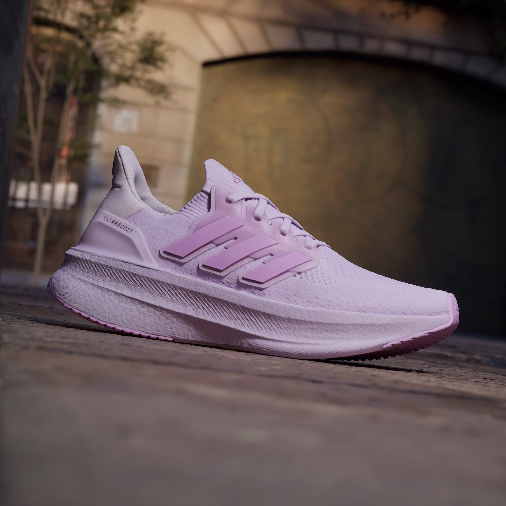 Adidas ქალის სპორტული ფეხსაცმელი