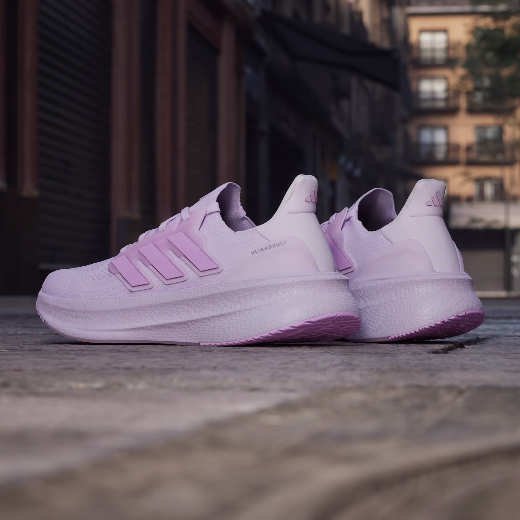 Adidas ქალის სპორტული ფეხსაცმელი