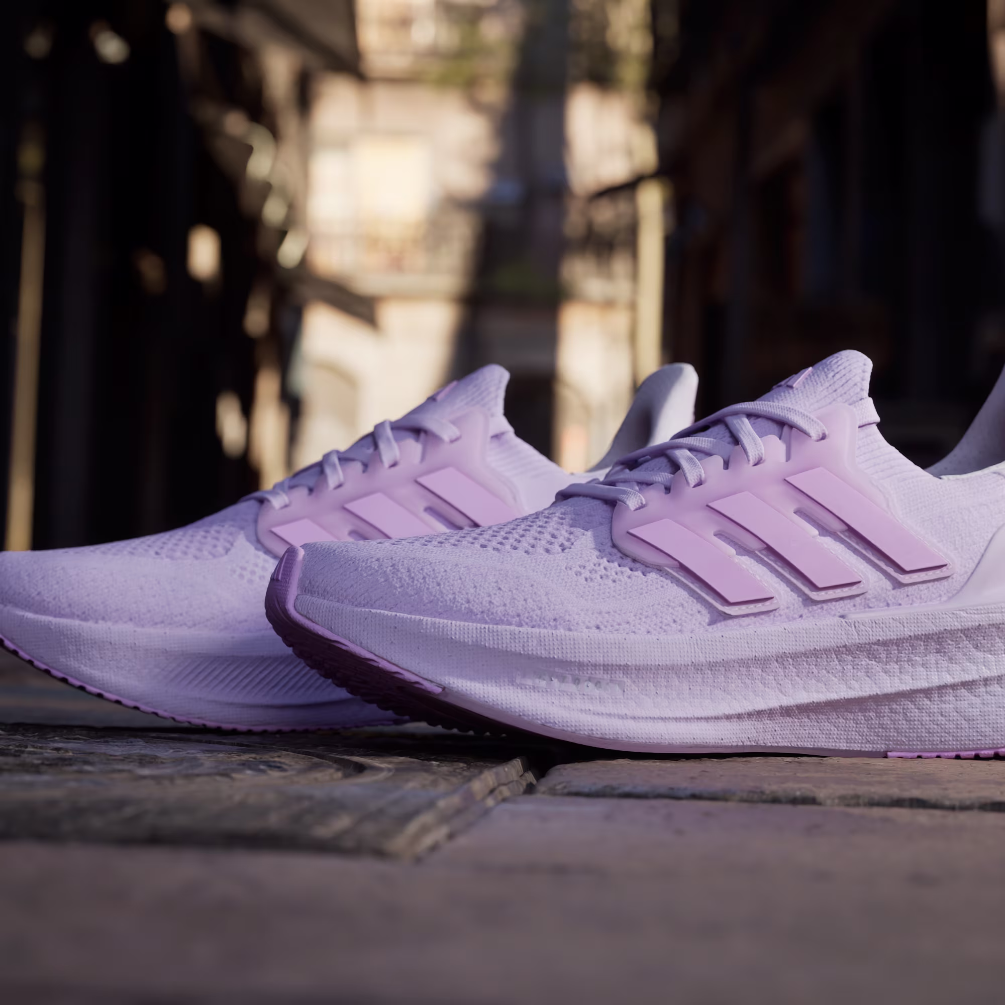 Adidas ქალის სპორტული ფეხსაცმელი