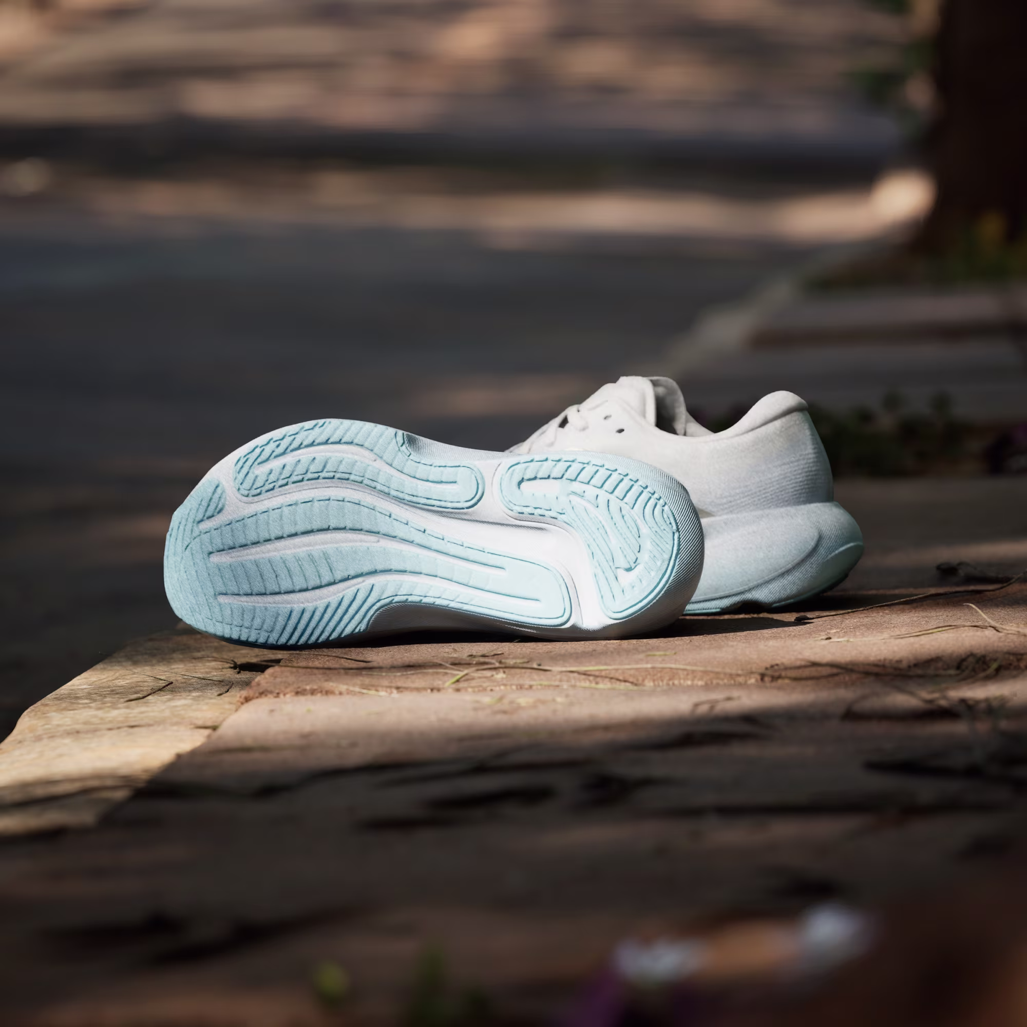 Adidas ქალის სპორტული ფეხსაცმელი