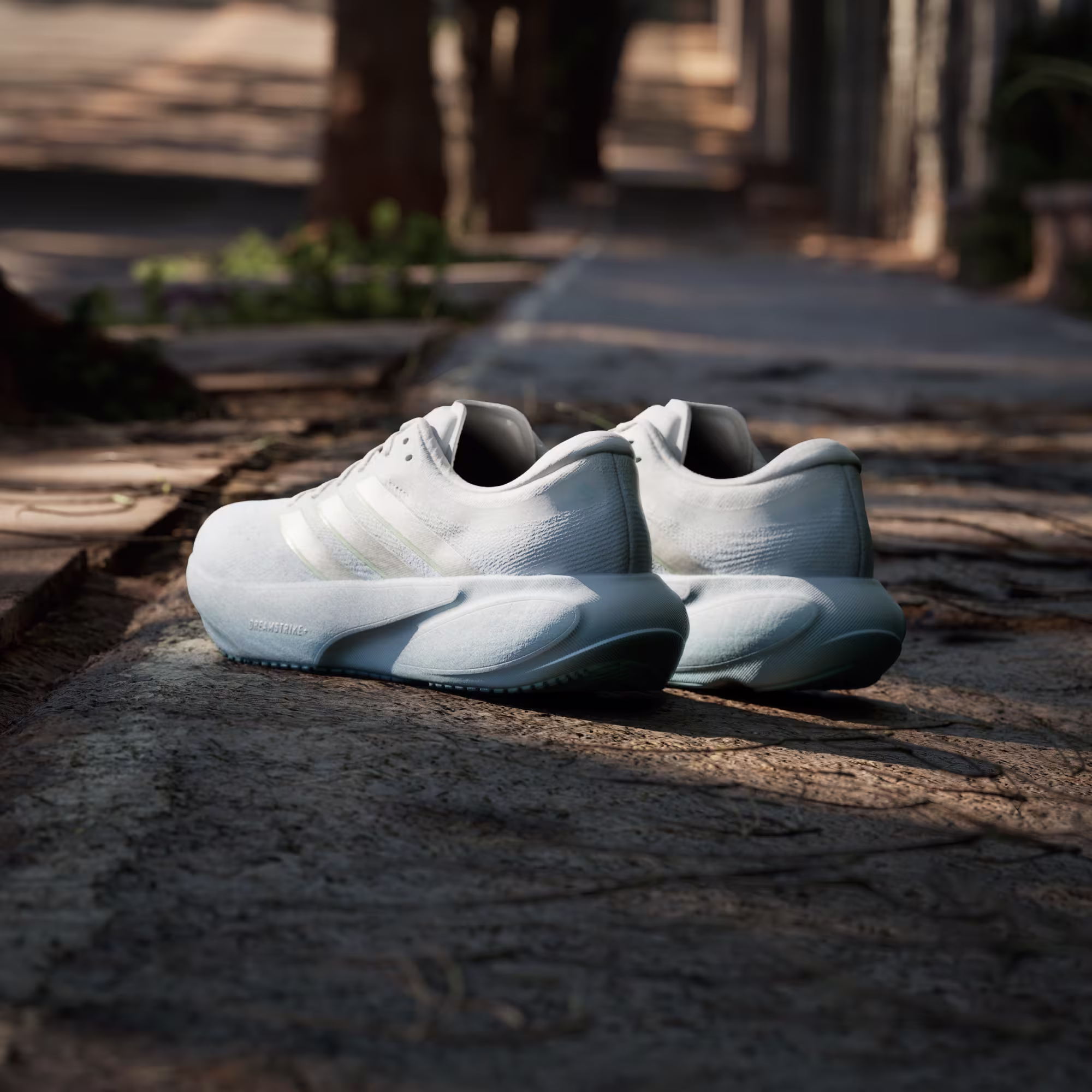 Adidas ქალის სპორტული ფეხსაცმელი