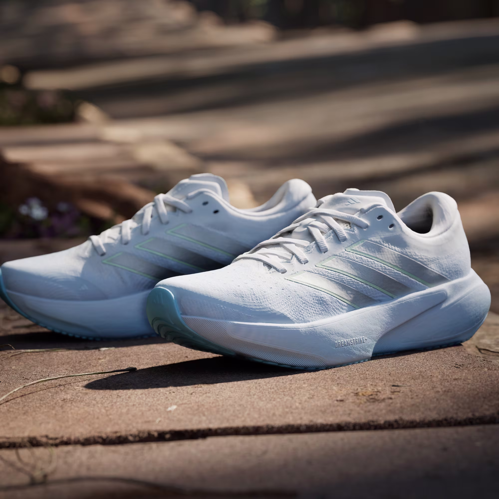 Adidas ქალის სპორტული ფეხსაცმელი