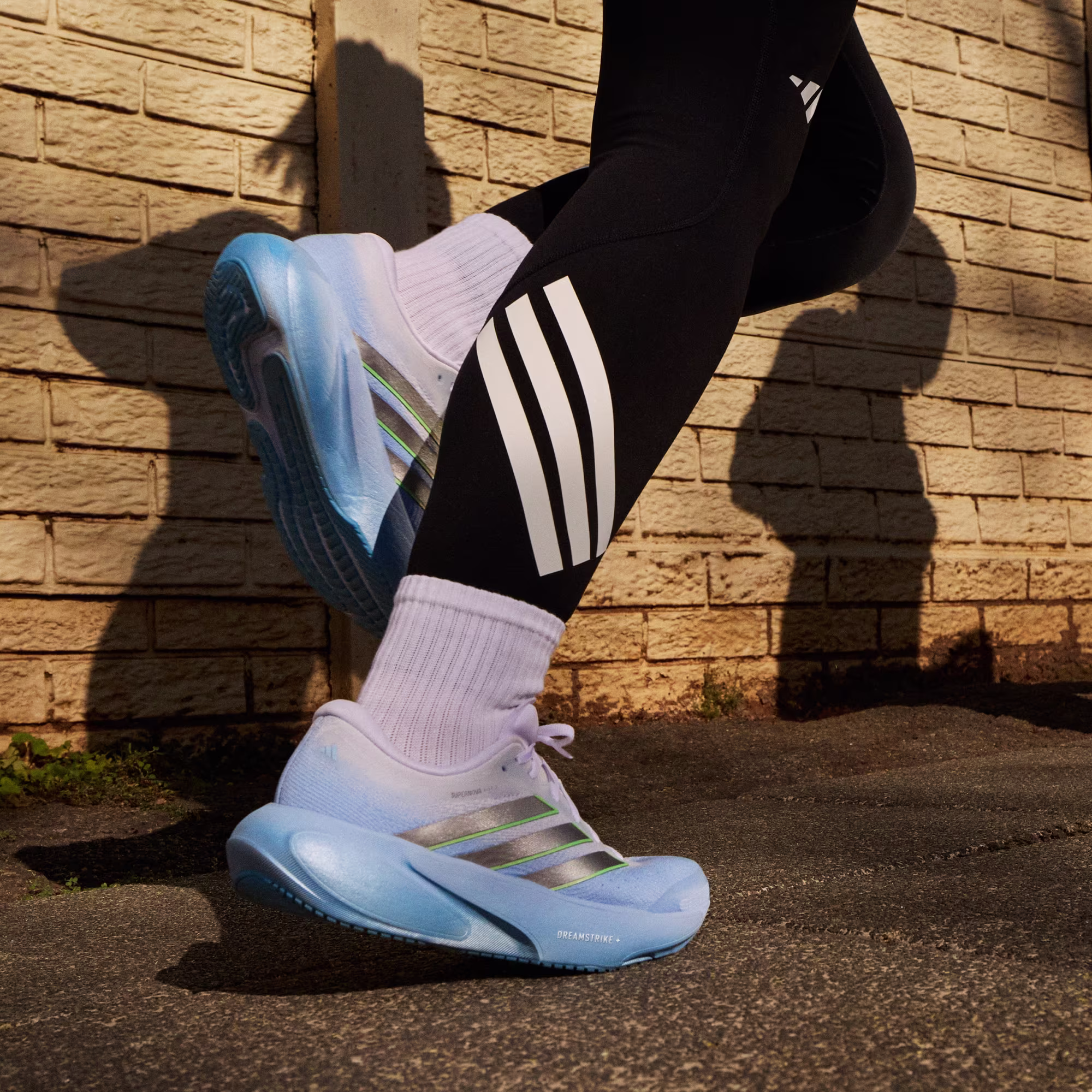 Adidas ქალის სპორტული ფეხსაცმელი