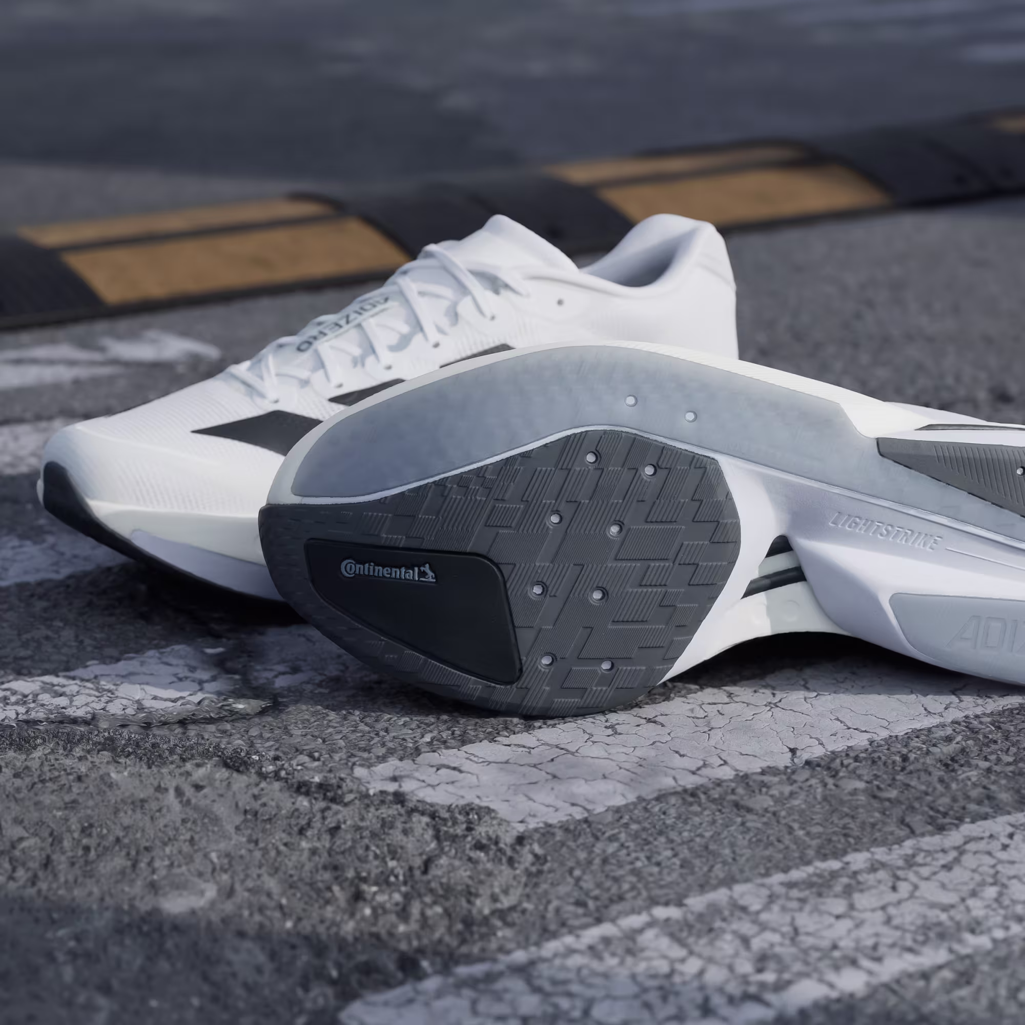 Adidas მამაკაცის სპორტული ფეხსაცმელი