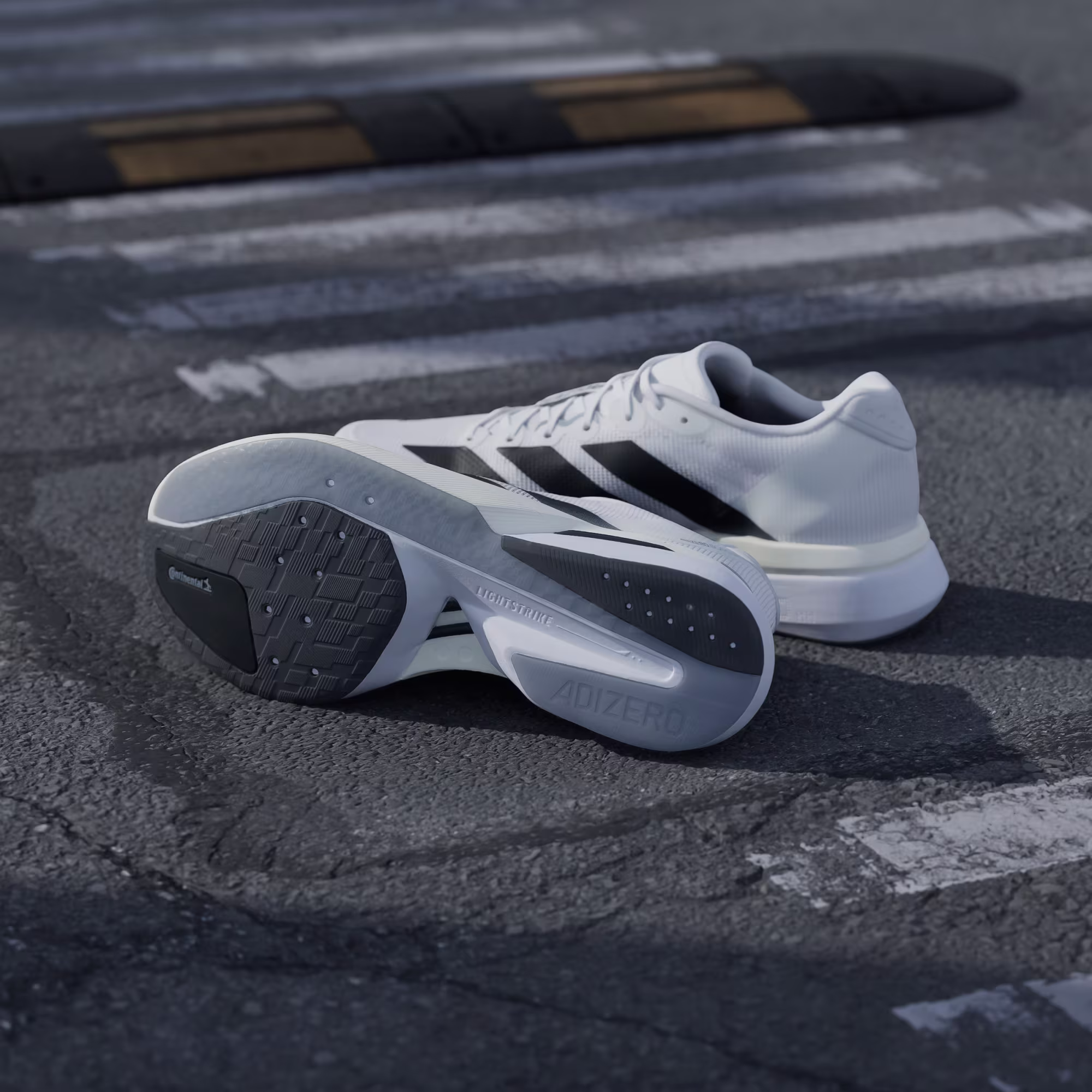 Adidas მამაკაცის სპორტული ფეხსაცმელი