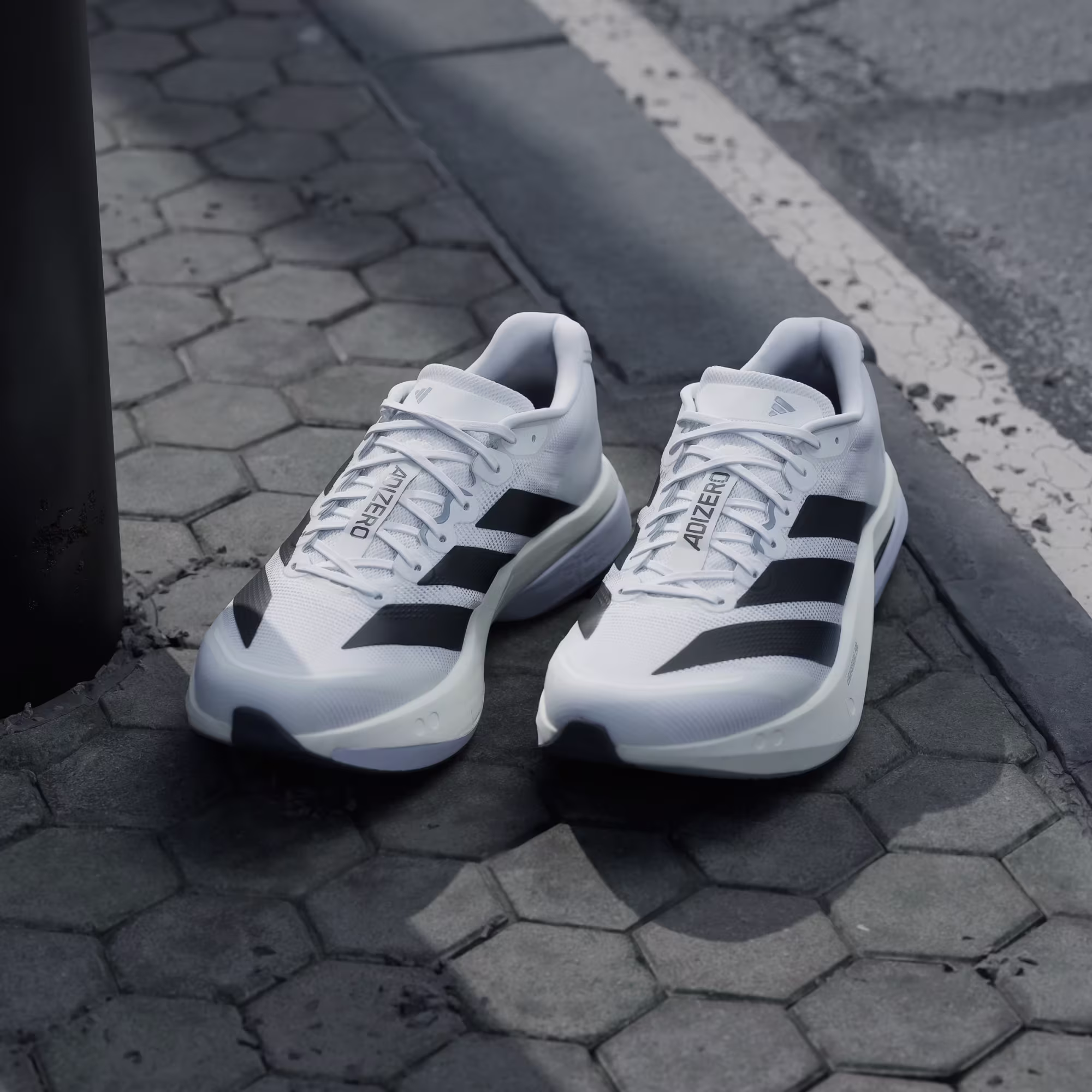 Adidas მამაკაცის სპორტული ფეხსაცმელი