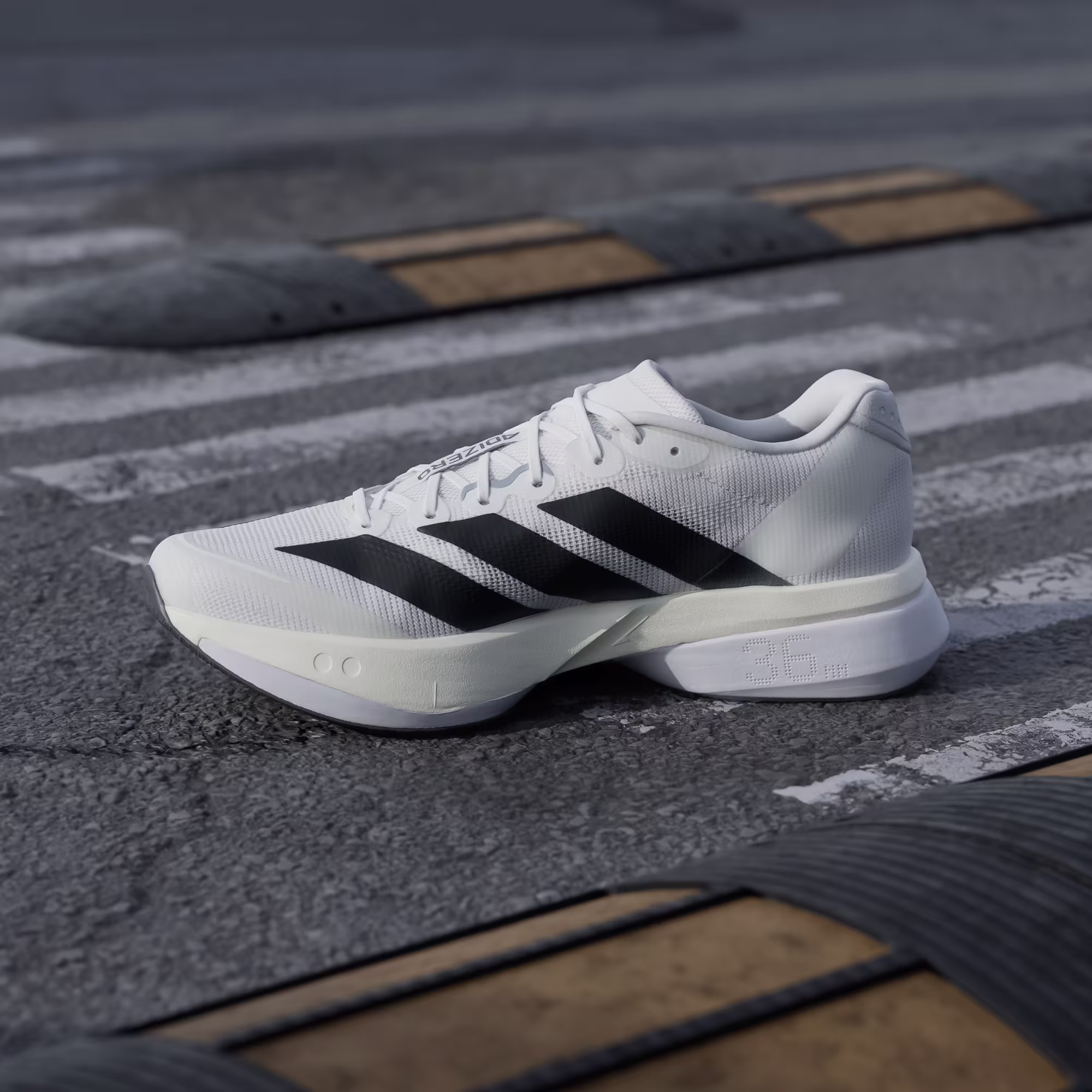 Adidas მამაკაცის სპორტული ფეხსაცმელი