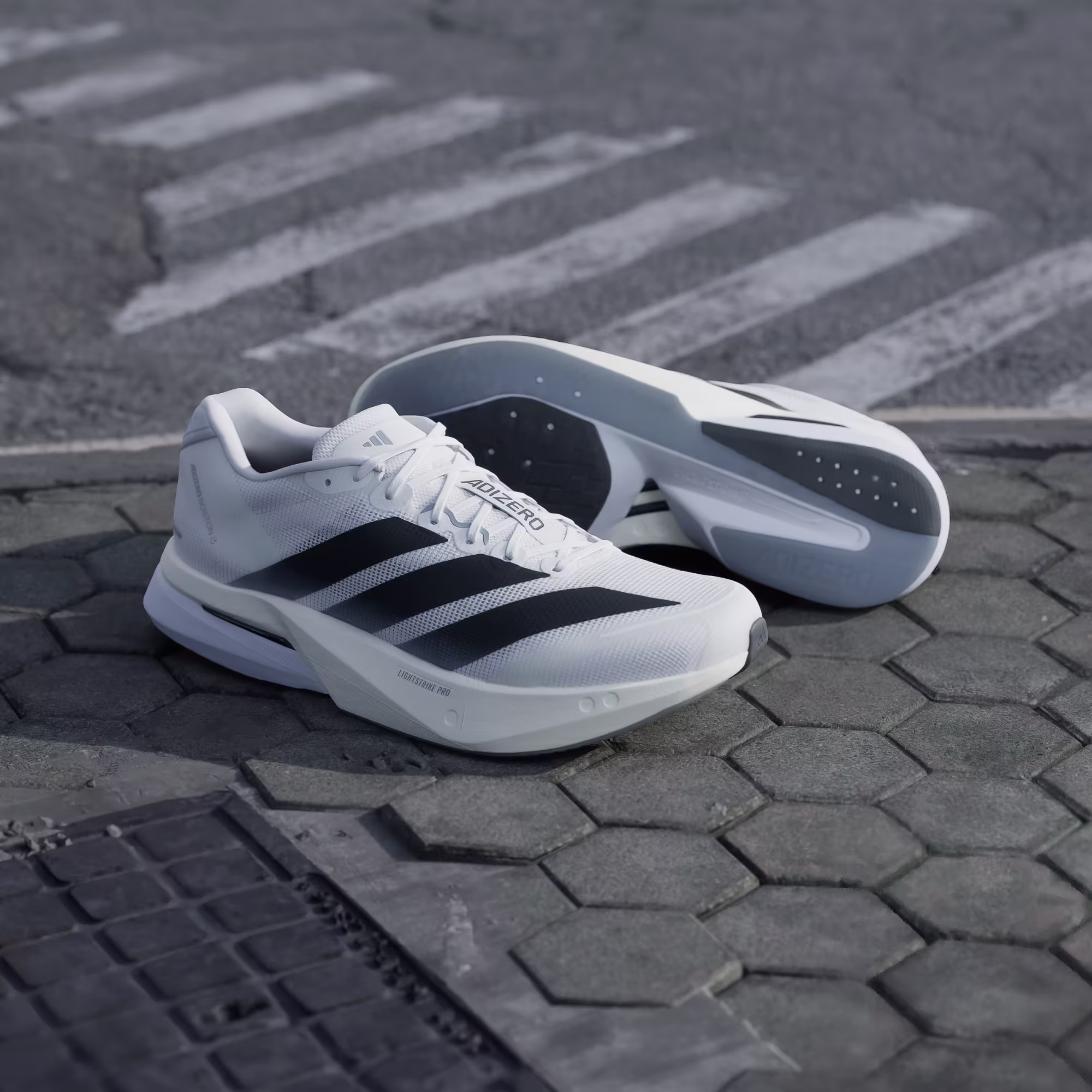 Adidas მამაკაცის სპორტული ფეხსაცმელი