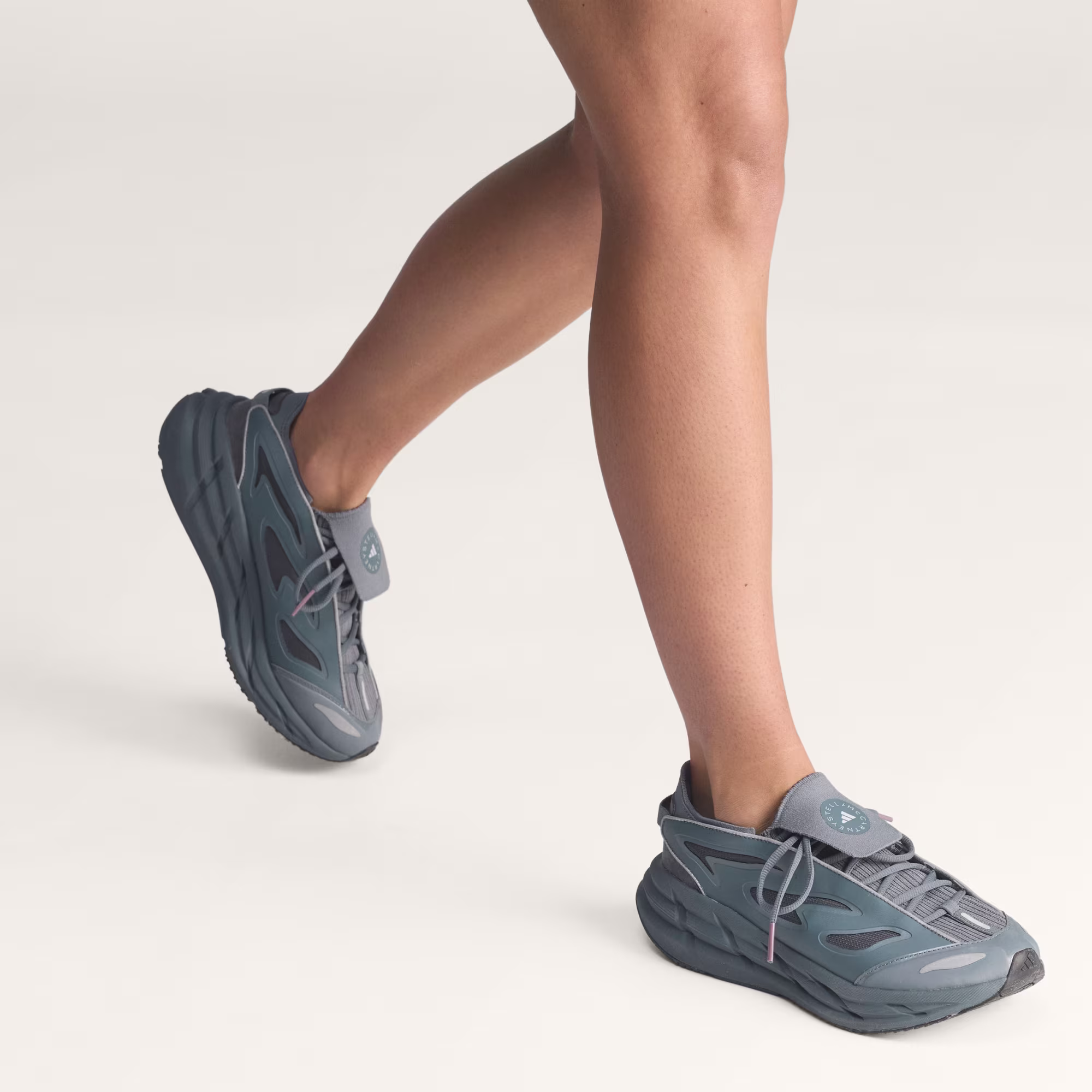 Adidas ქალის სპორტული ფეხსაცმელი