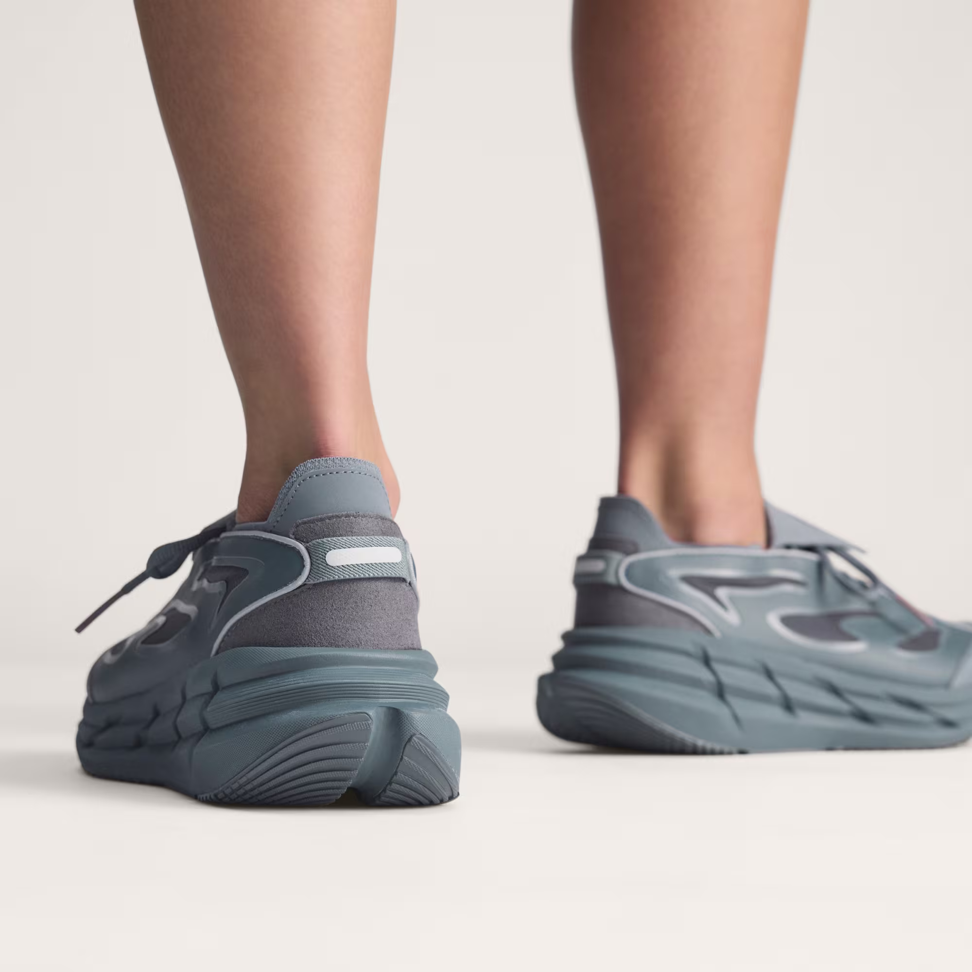 Adidas ქალის სპორტული ფეხსაცმელი
