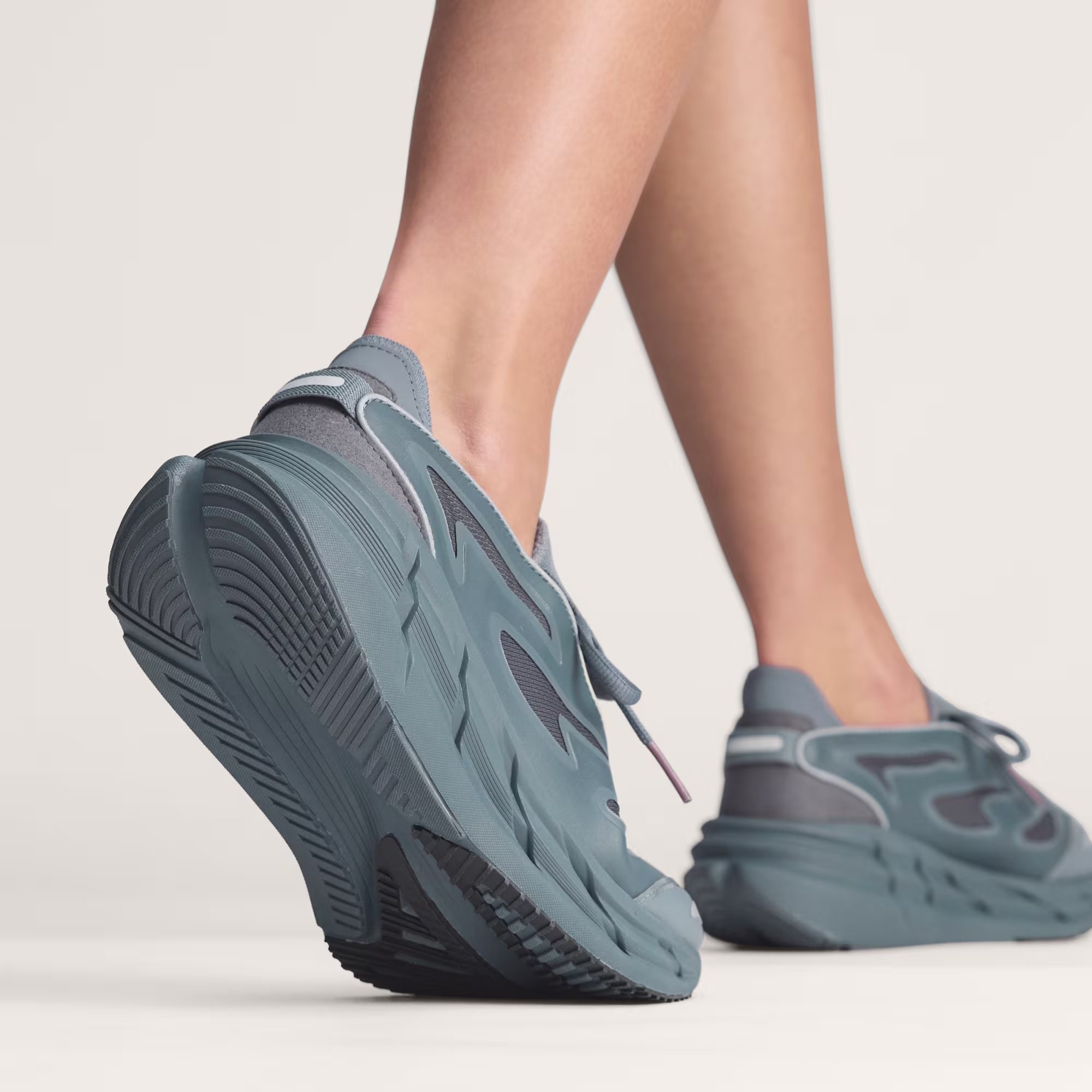 Adidas ქალის სპორტული ფეხსაცმელი