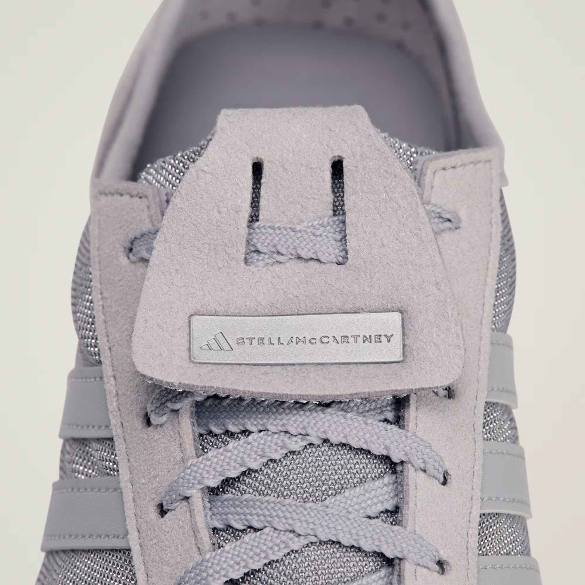 Adidas ქალის სპორტული ფეხსაცმელი