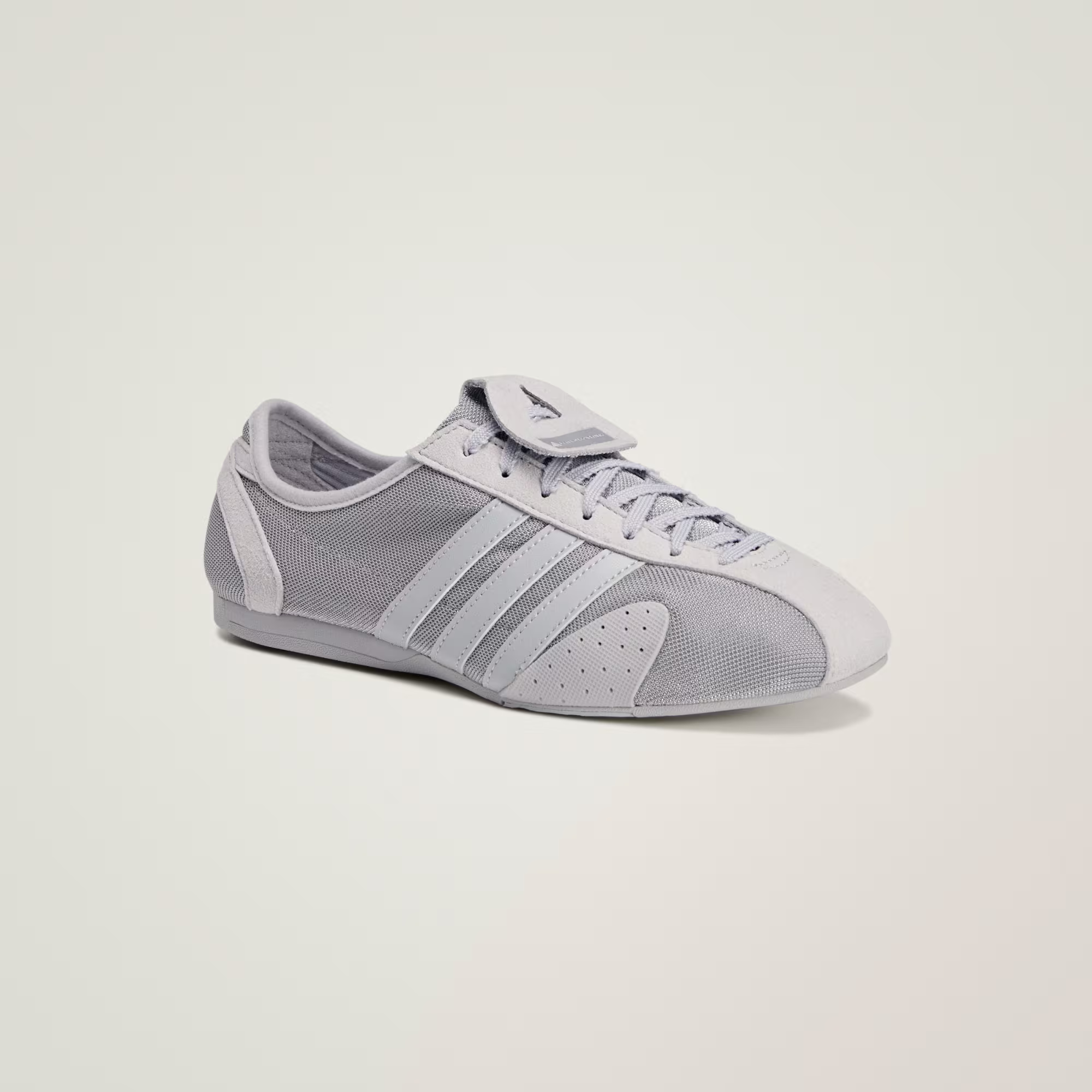 Adidas ქალის სპორტული ფეხსაცმელი